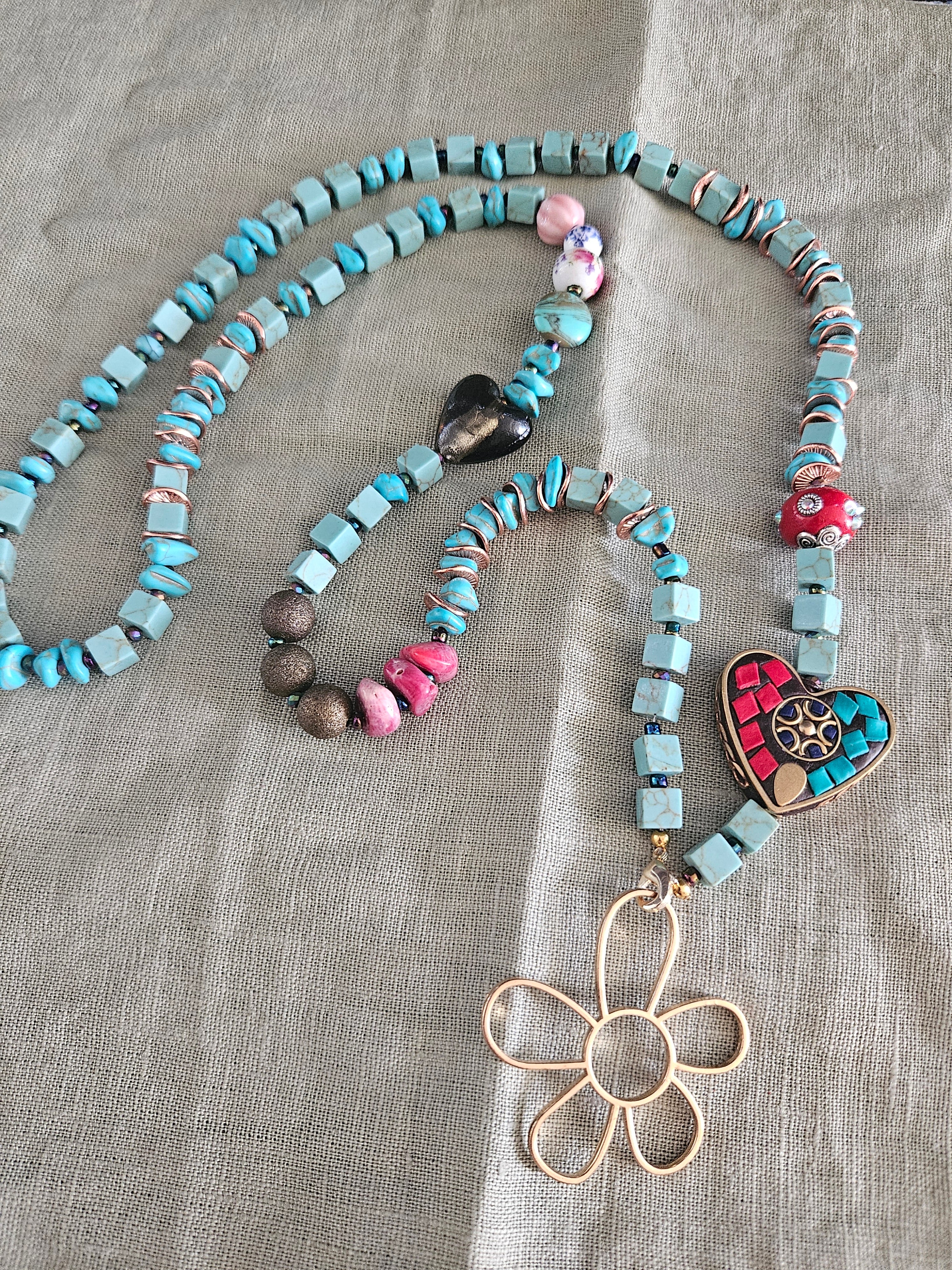 Turquoises, haulit and Indonesian beads