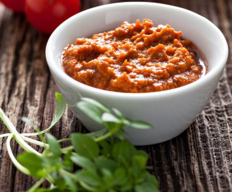 Pesto Catanese- Cu ansoa, fenicul, nuci de pin si rosii