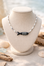 Coral alb si detaliu din os