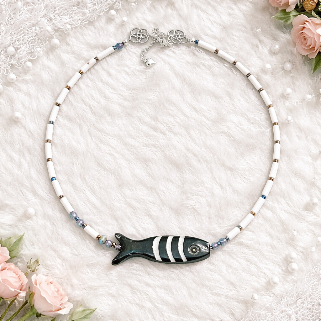 Coral alb si detaliu din os