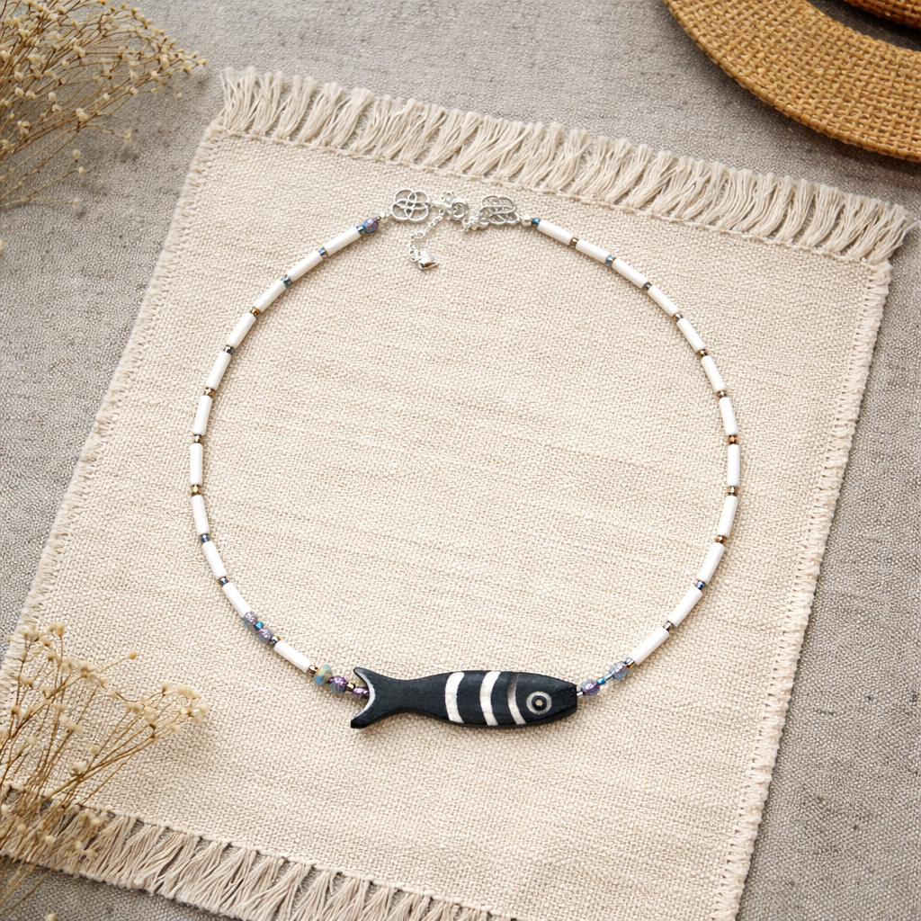 Coral alb si detaliu din os