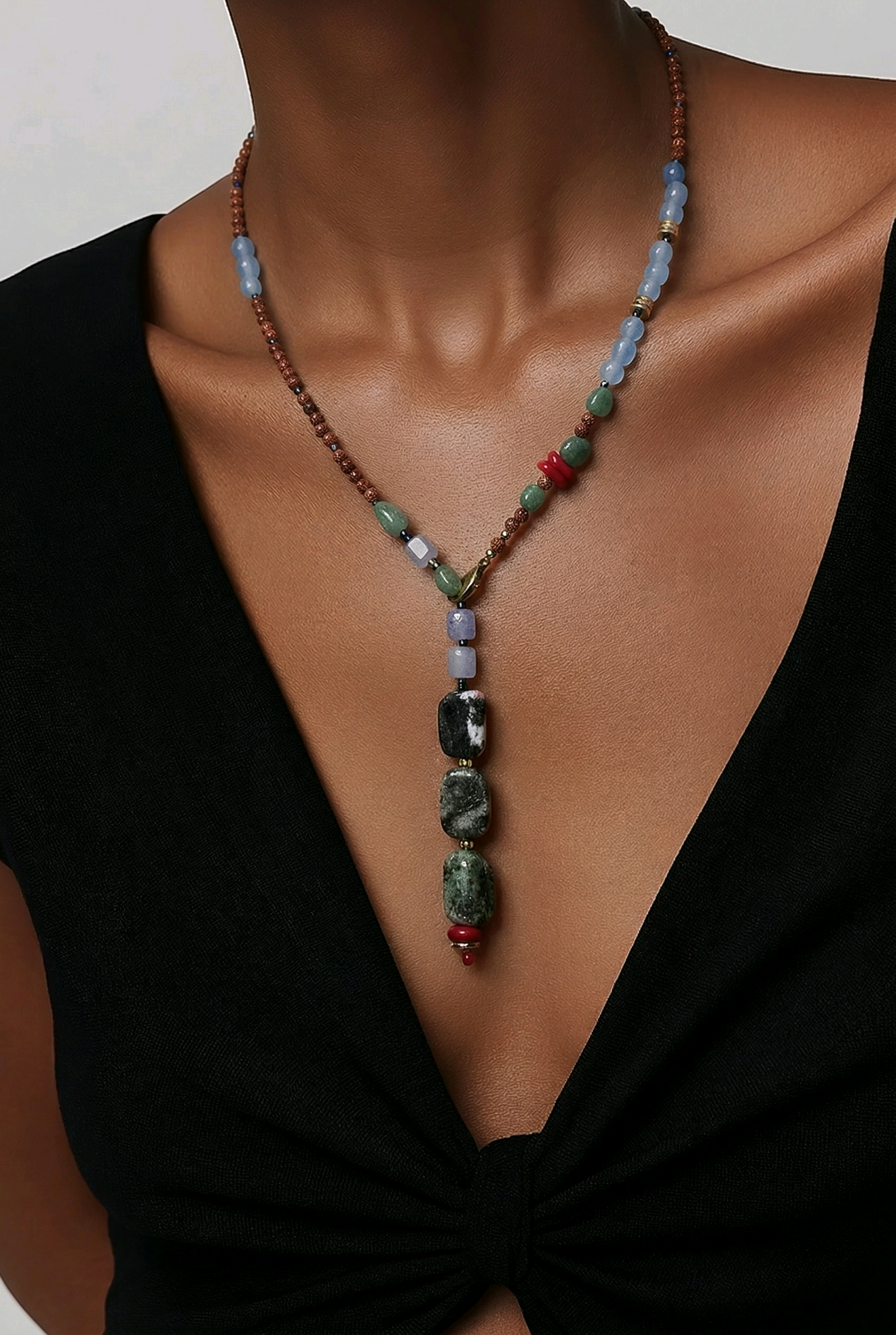 Piatra soarelui, agat, coral si rubin zoisit