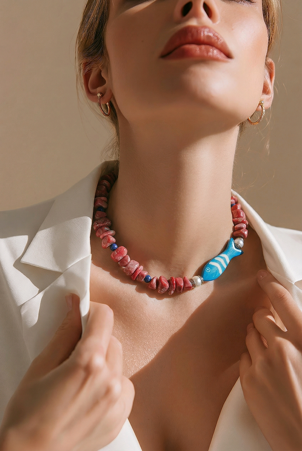 Coral, lapis lazuli si detalii de perla si os