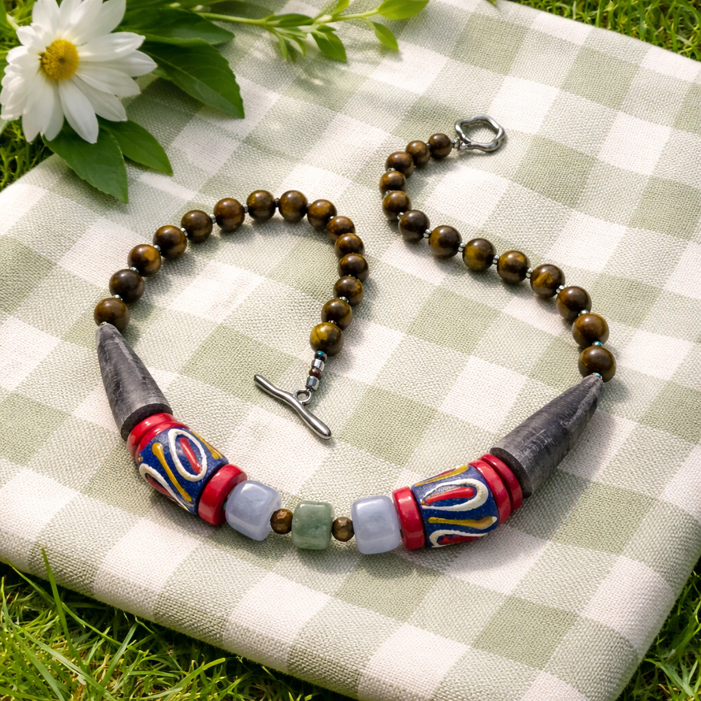 Ochi de tigru, coral si sticla Krobo