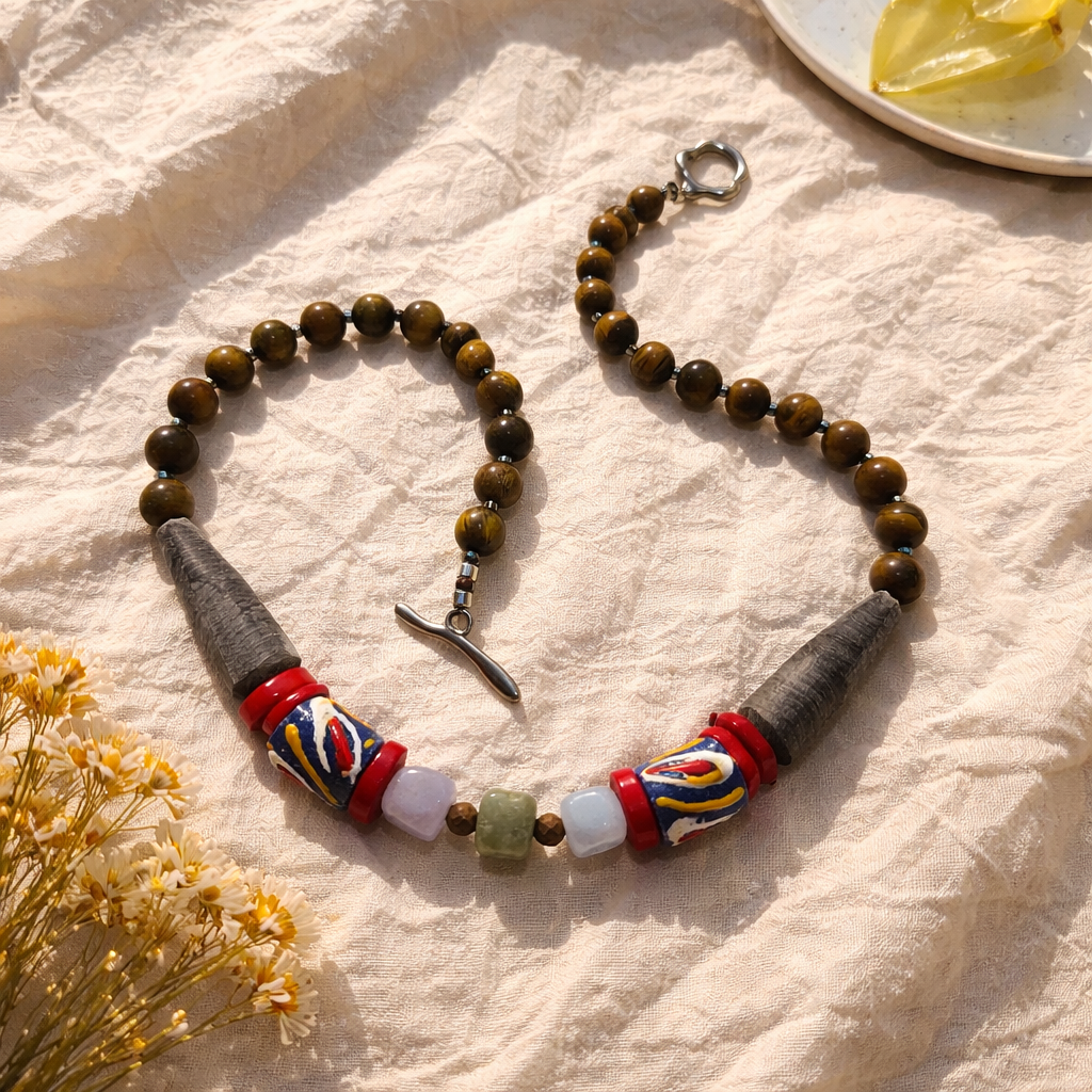 Ochi de tigru, coral si sticla Krobo