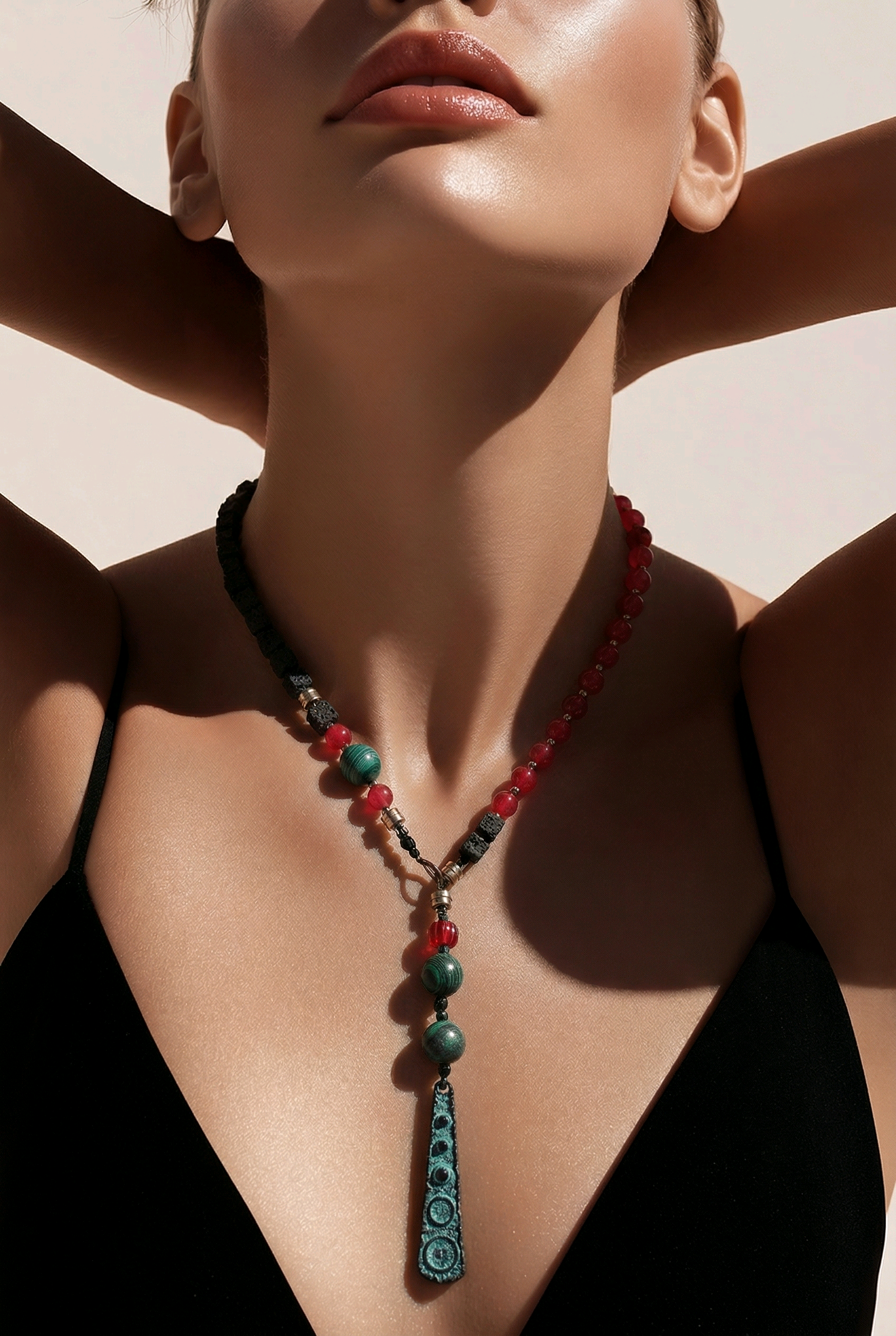 Agat rosu, lavastone, si malachite