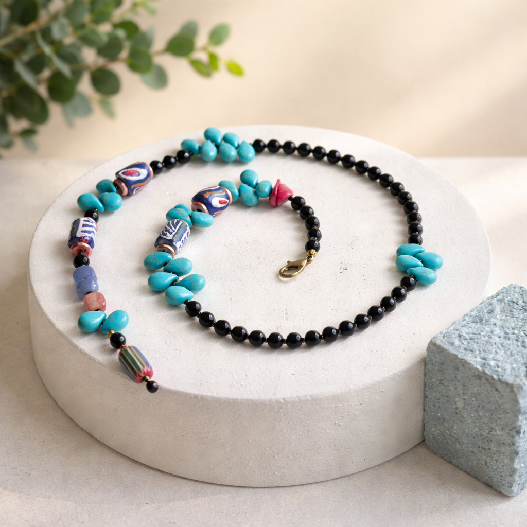 Onix, sticla Krobo, coral, margele Myiuki si turcoaz.