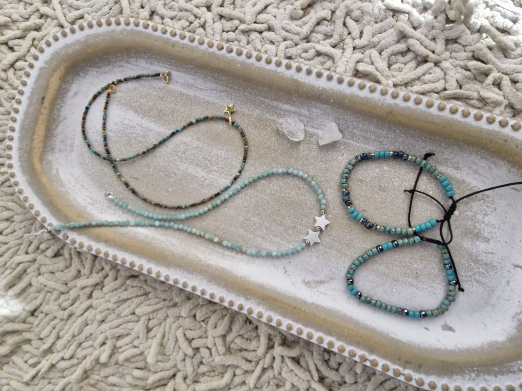 Adjustable bracelets on 0.8 string made of Miyuki Rocailles beads
