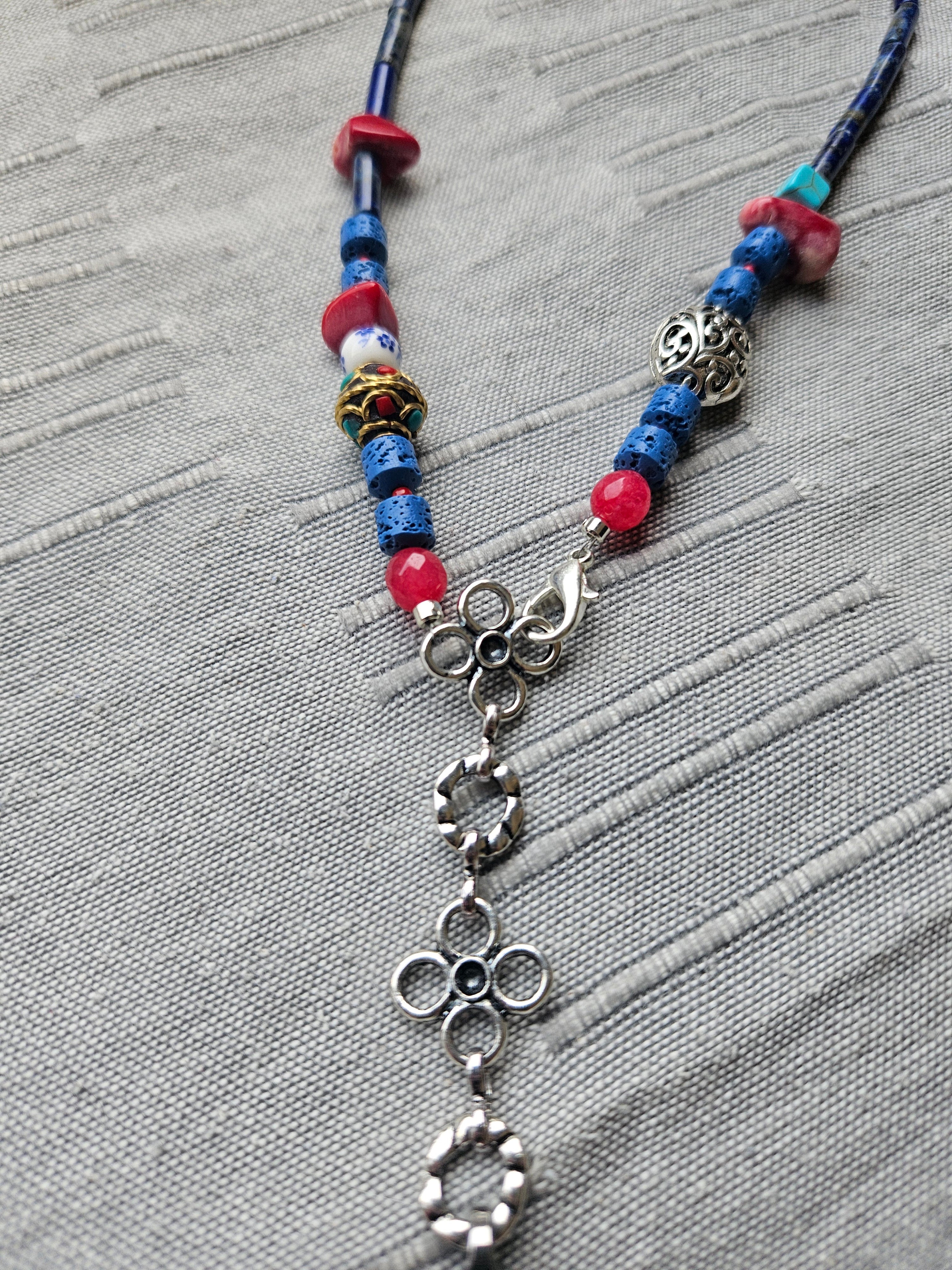 Lapis lazuli, lava si coral