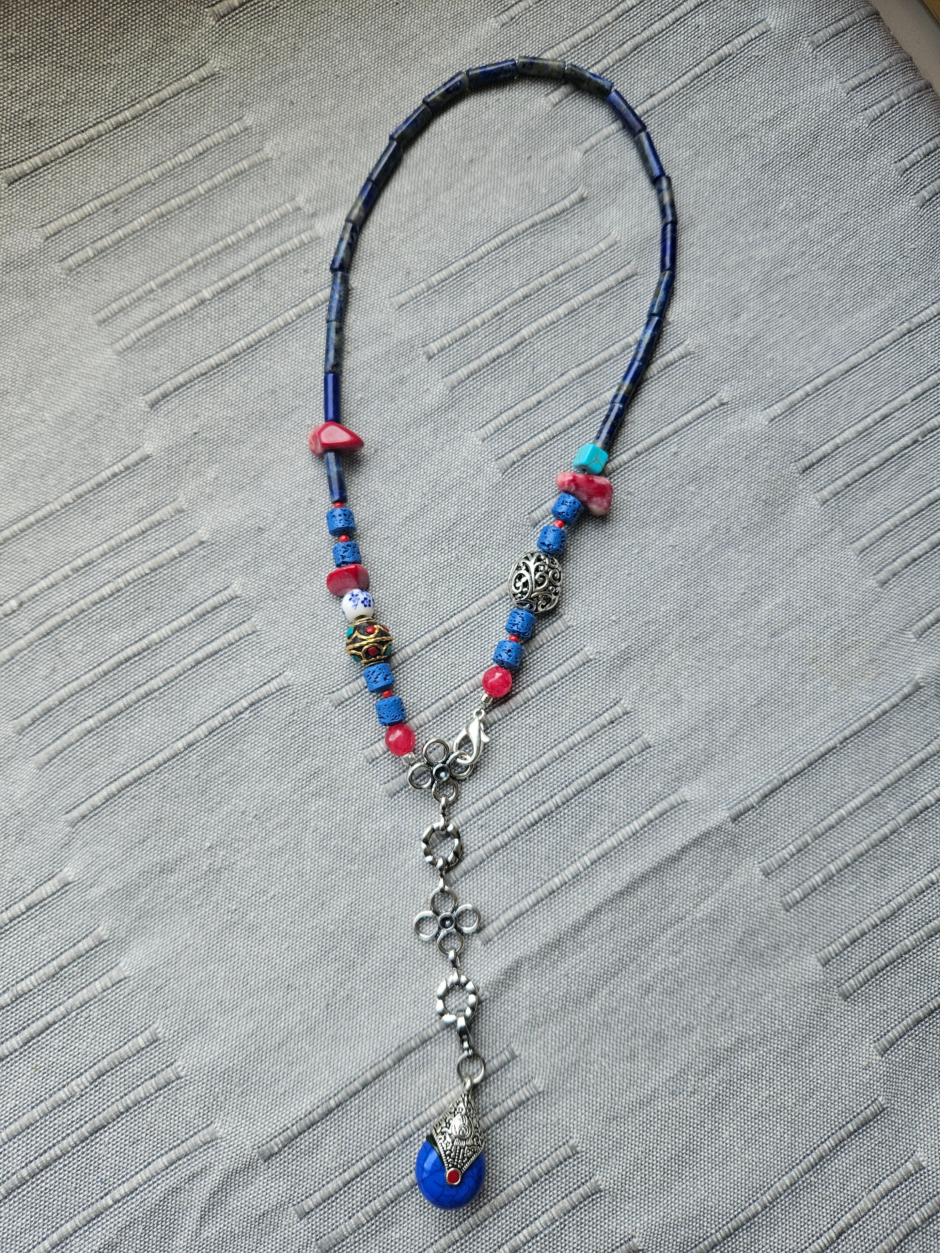 Lapis lazuli, lava si coral