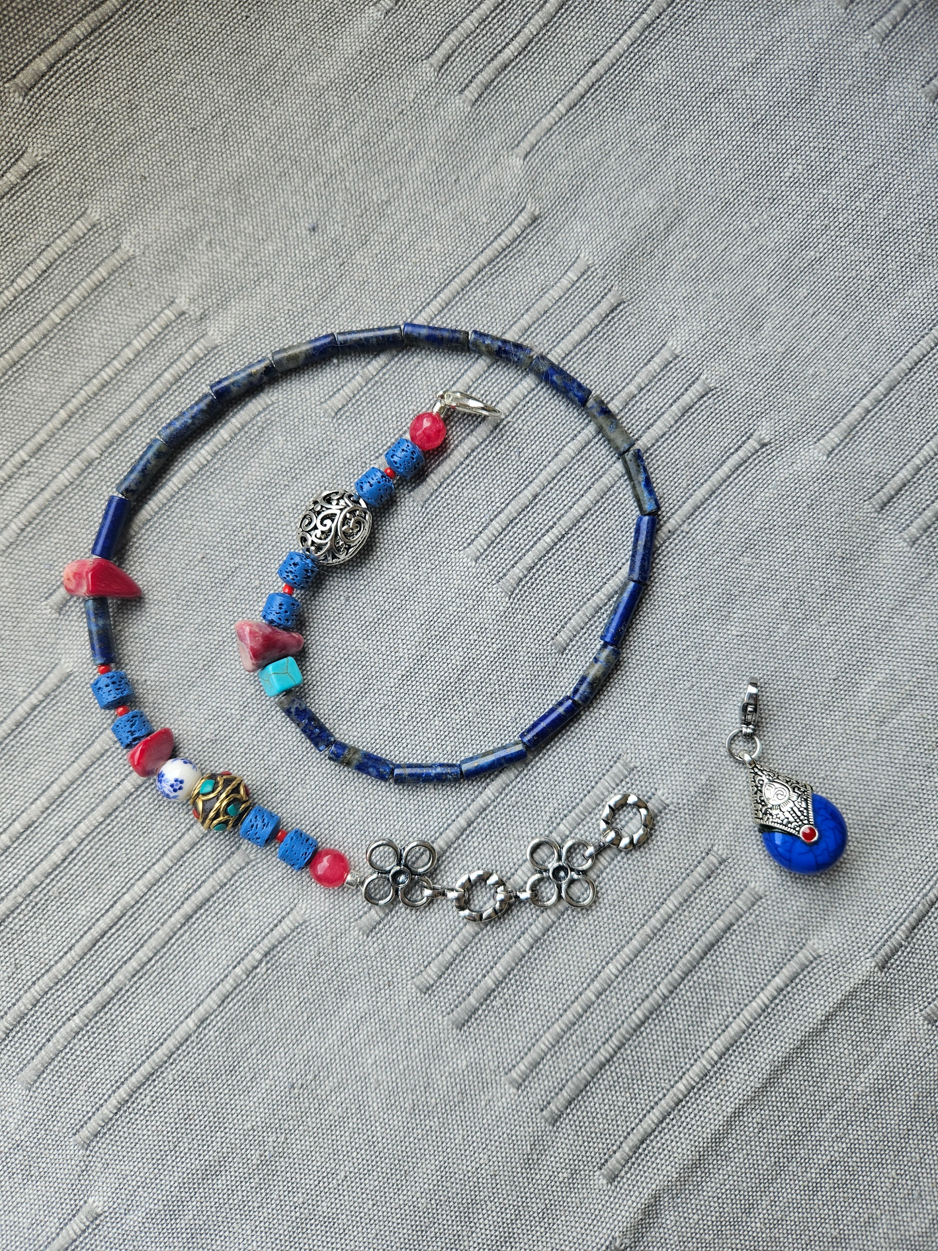 Lapis lazuli, lava si coral