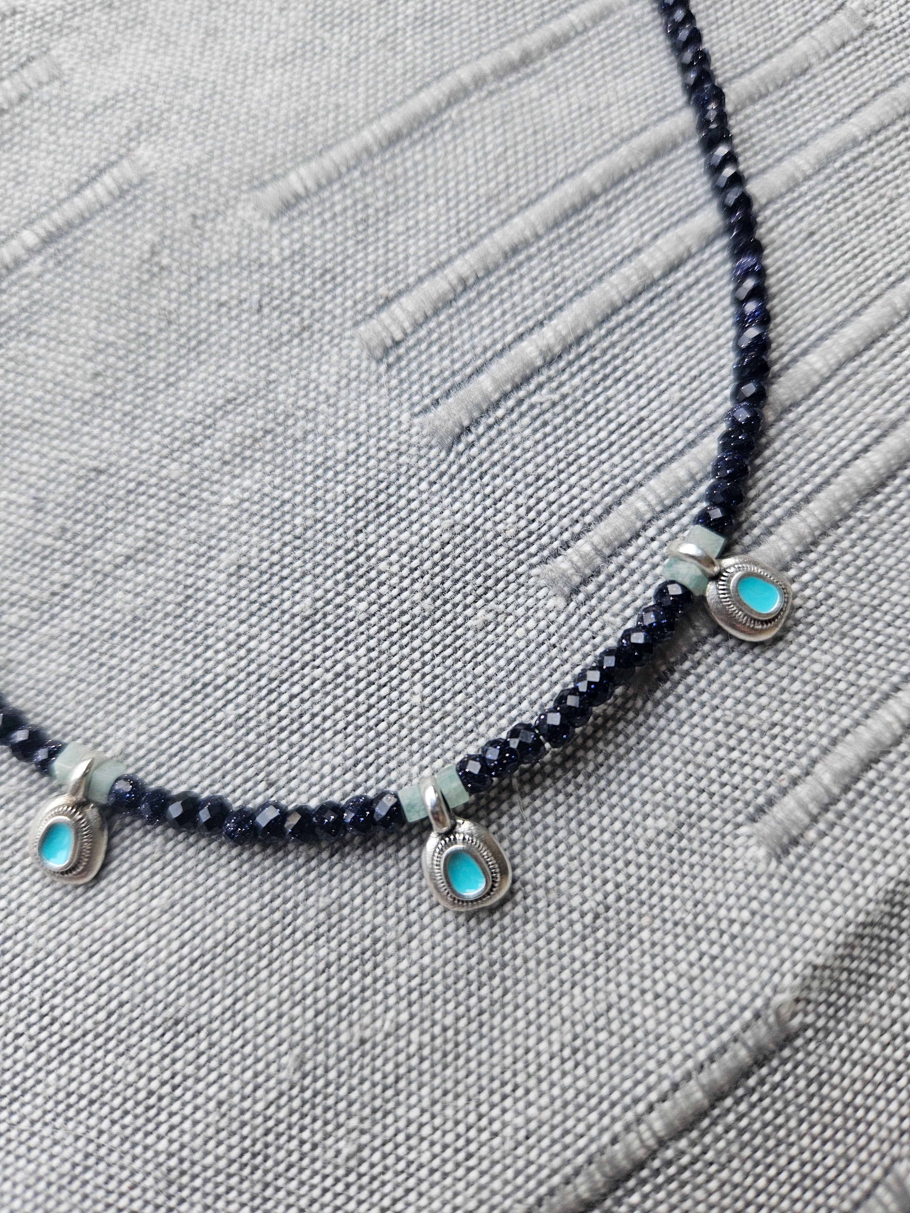 Goldstone si larimar