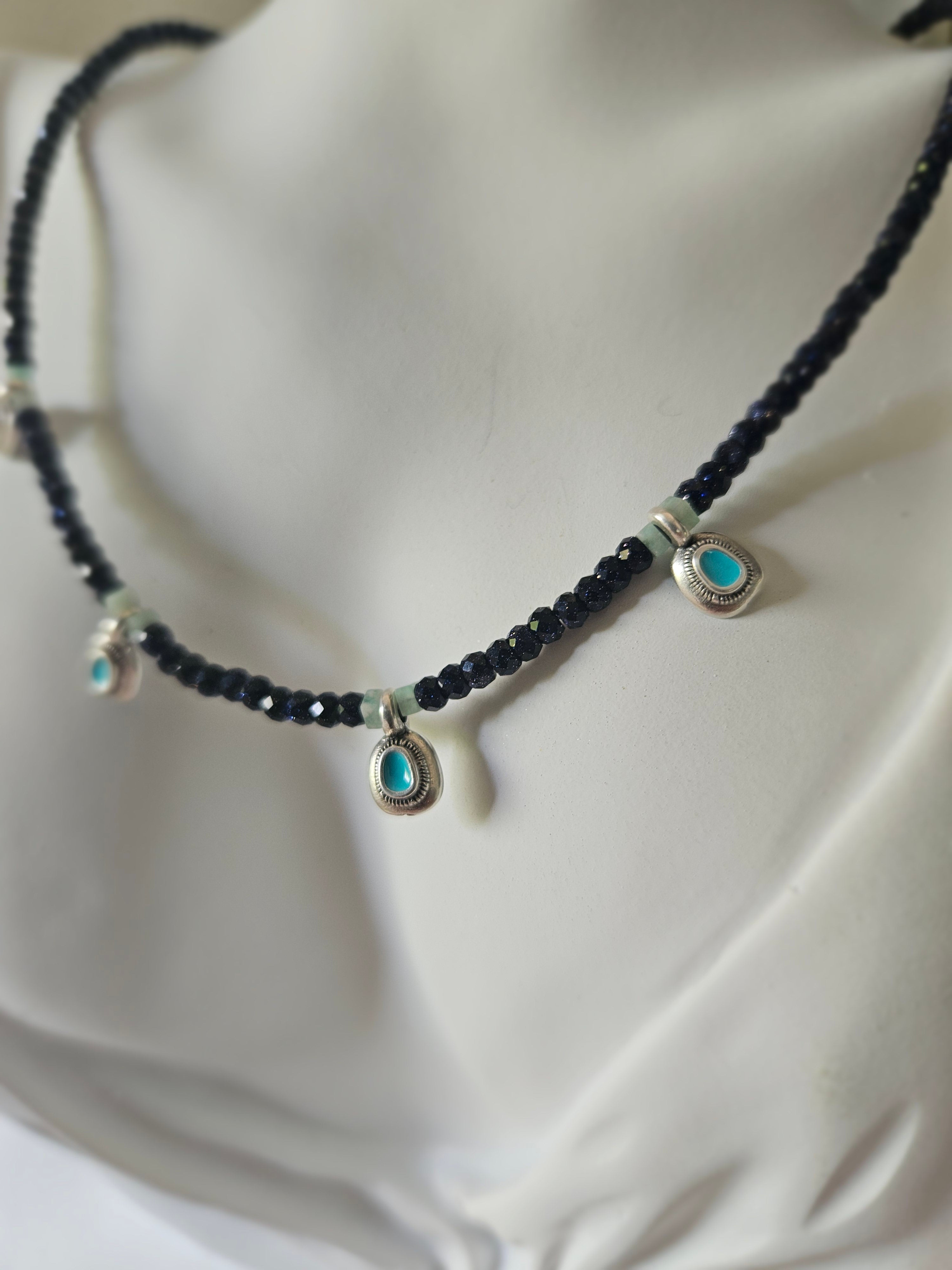 Goldstone si larimar