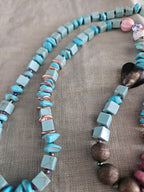 Turquoises, haulit and Indonesian beads