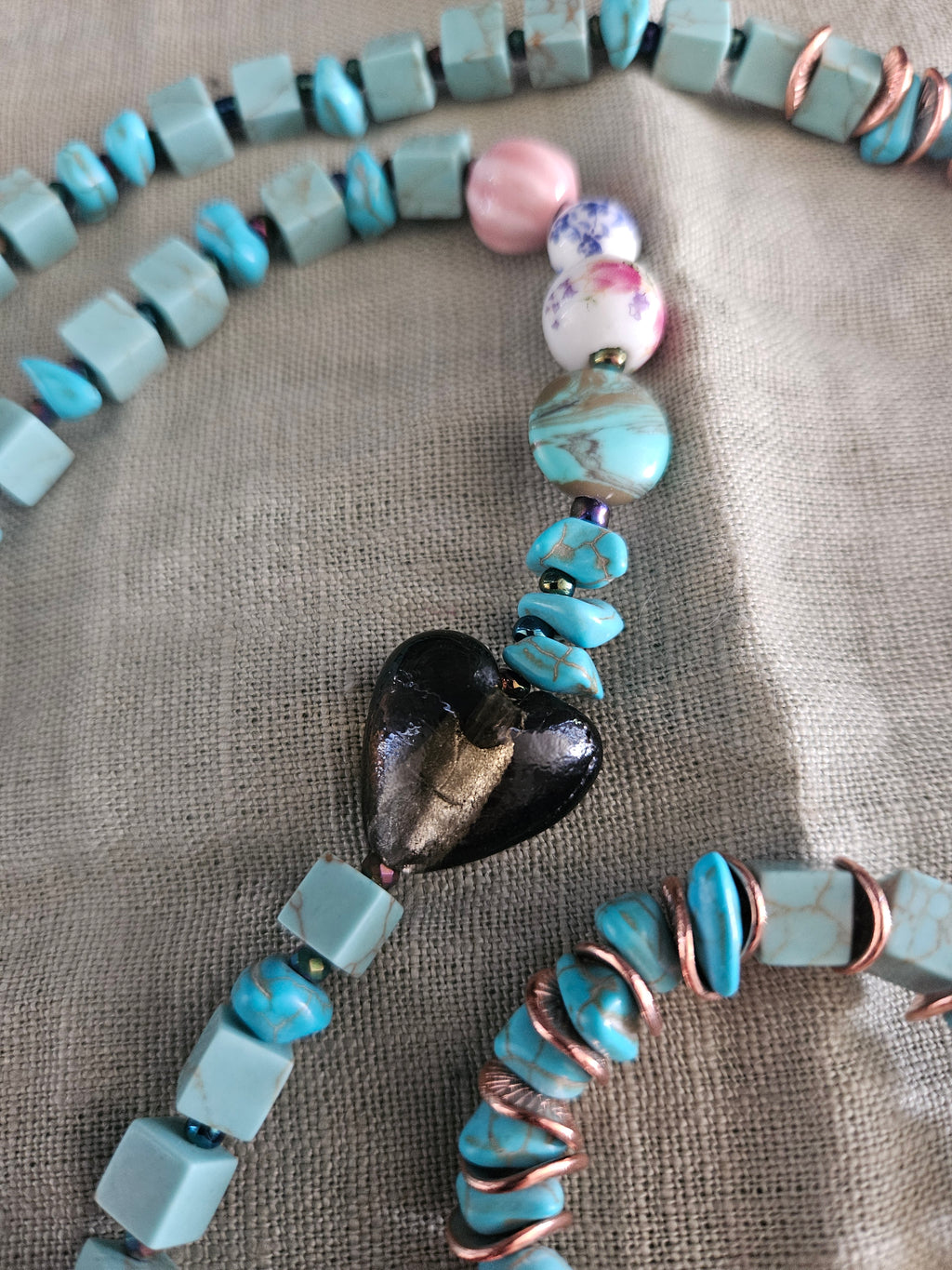 Turquoises, haulit and Indonesian beads