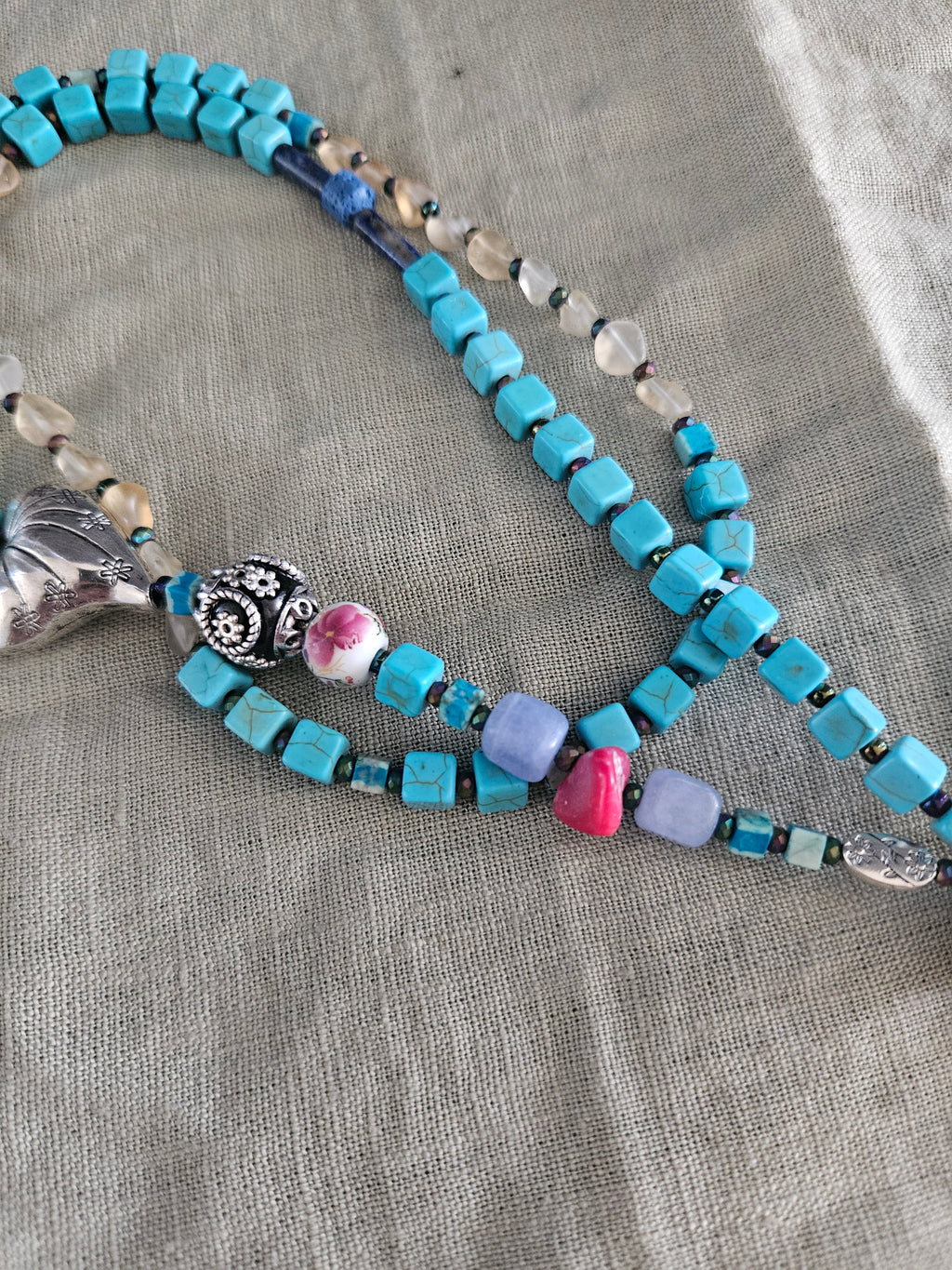 Synthetic turquoise, citrine and Indonesian details 