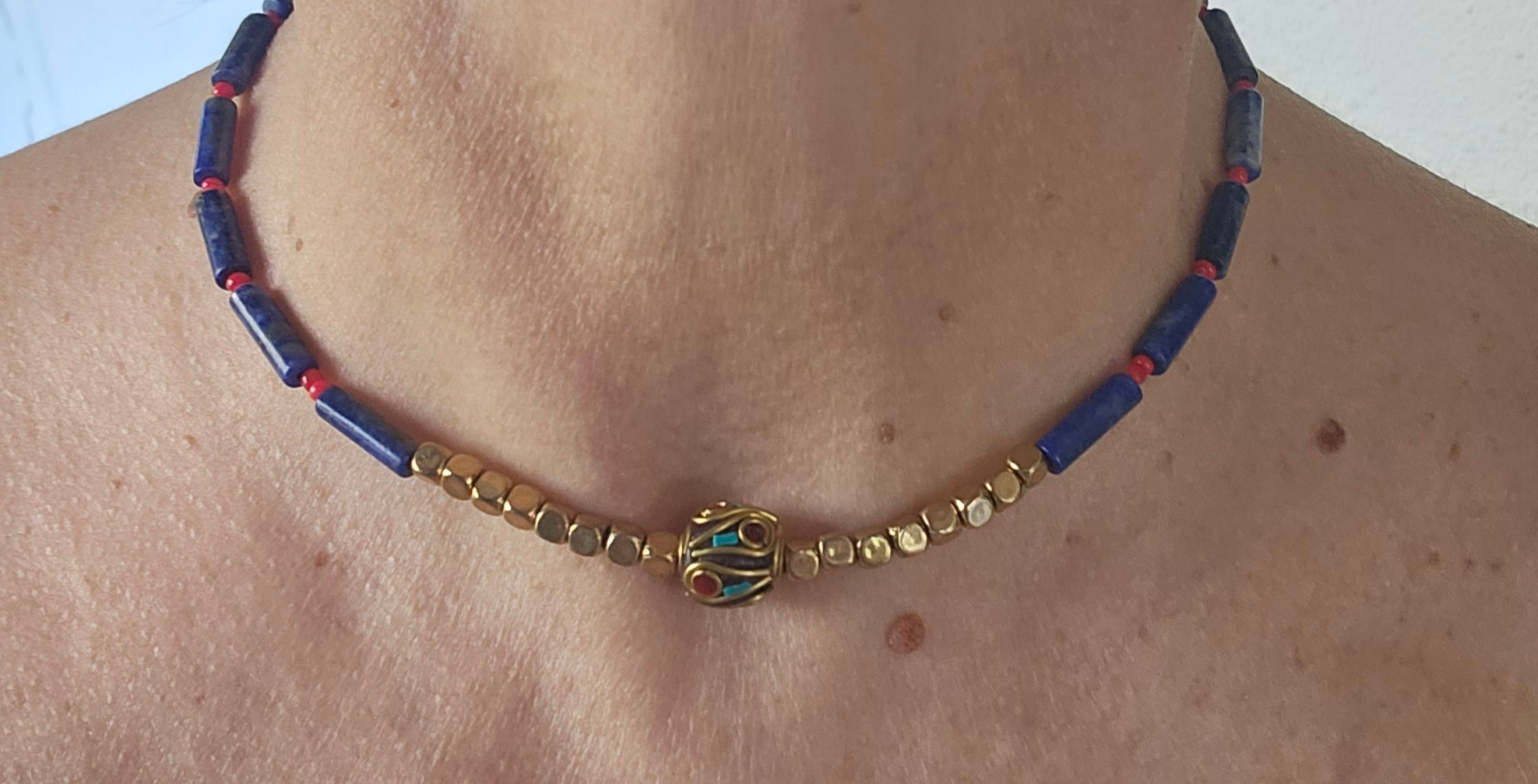 Lapis lazuli necklace with hematite details