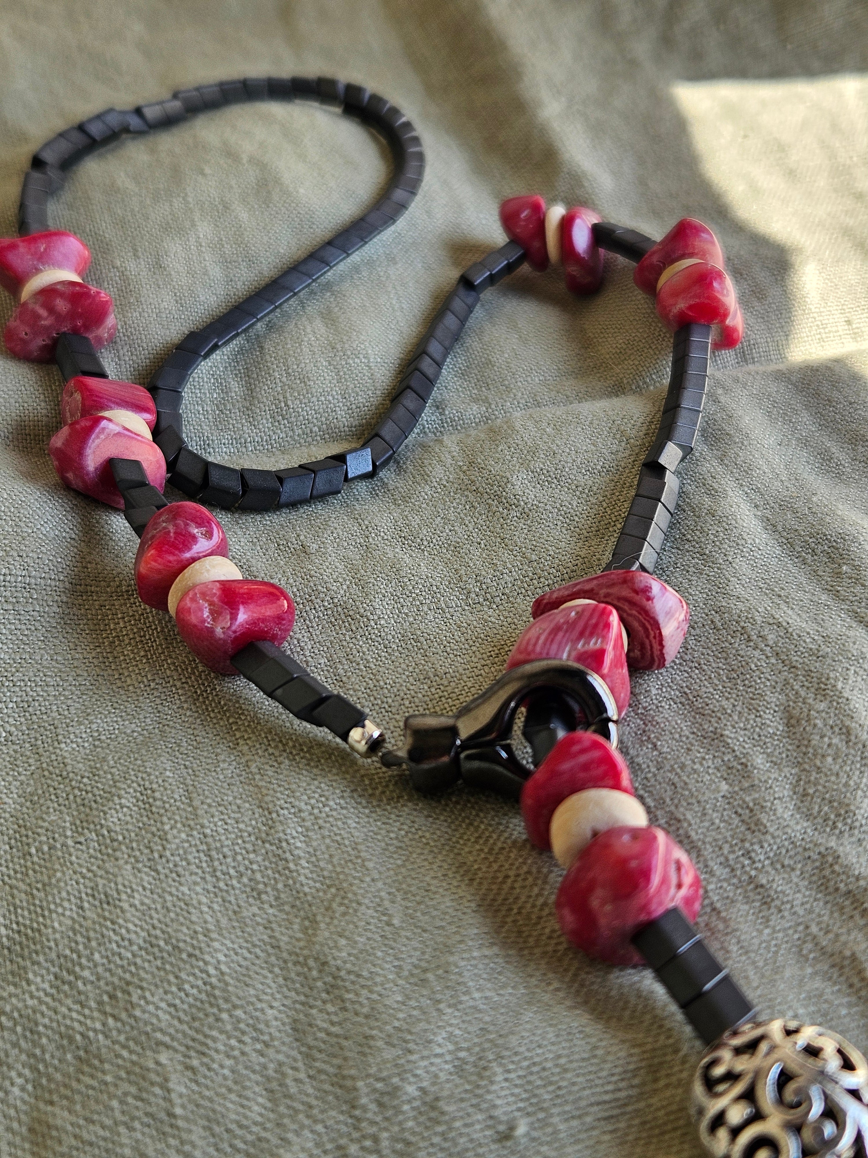 Hematit negru si coral