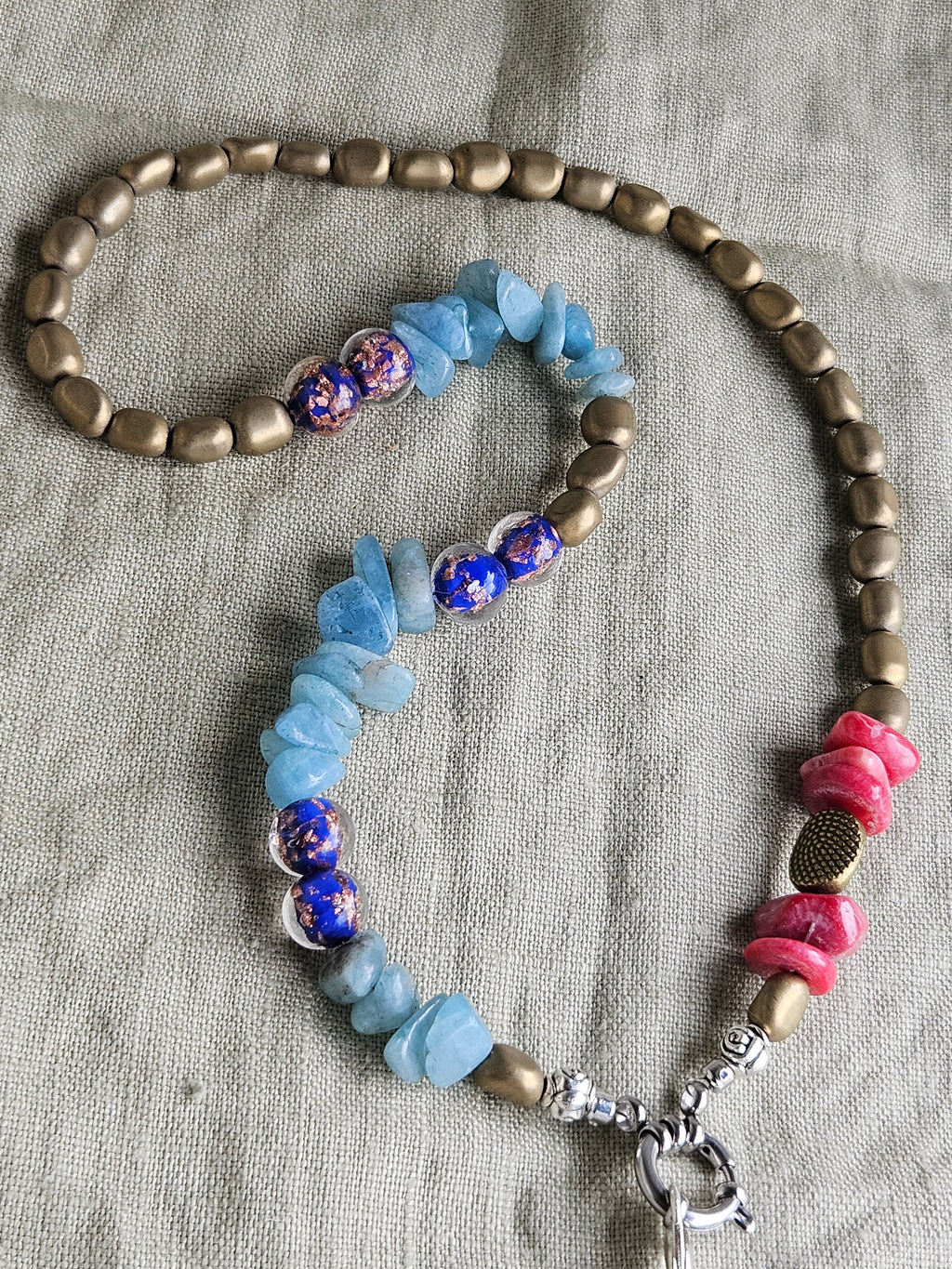 Acvamarin , hematit, coral si sticla de Murano