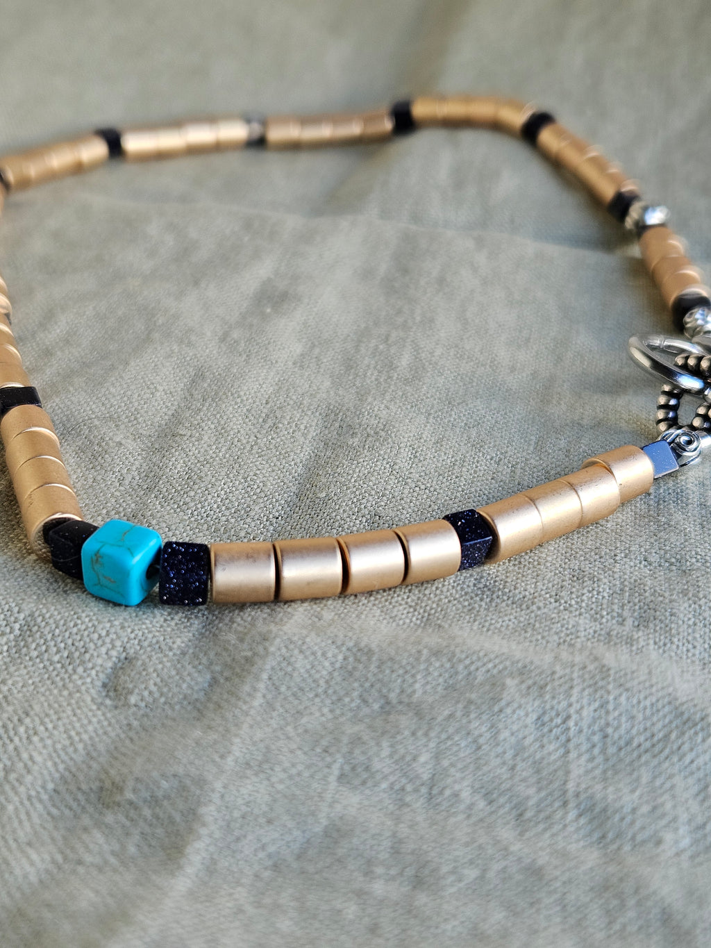 Hematite si goldstone