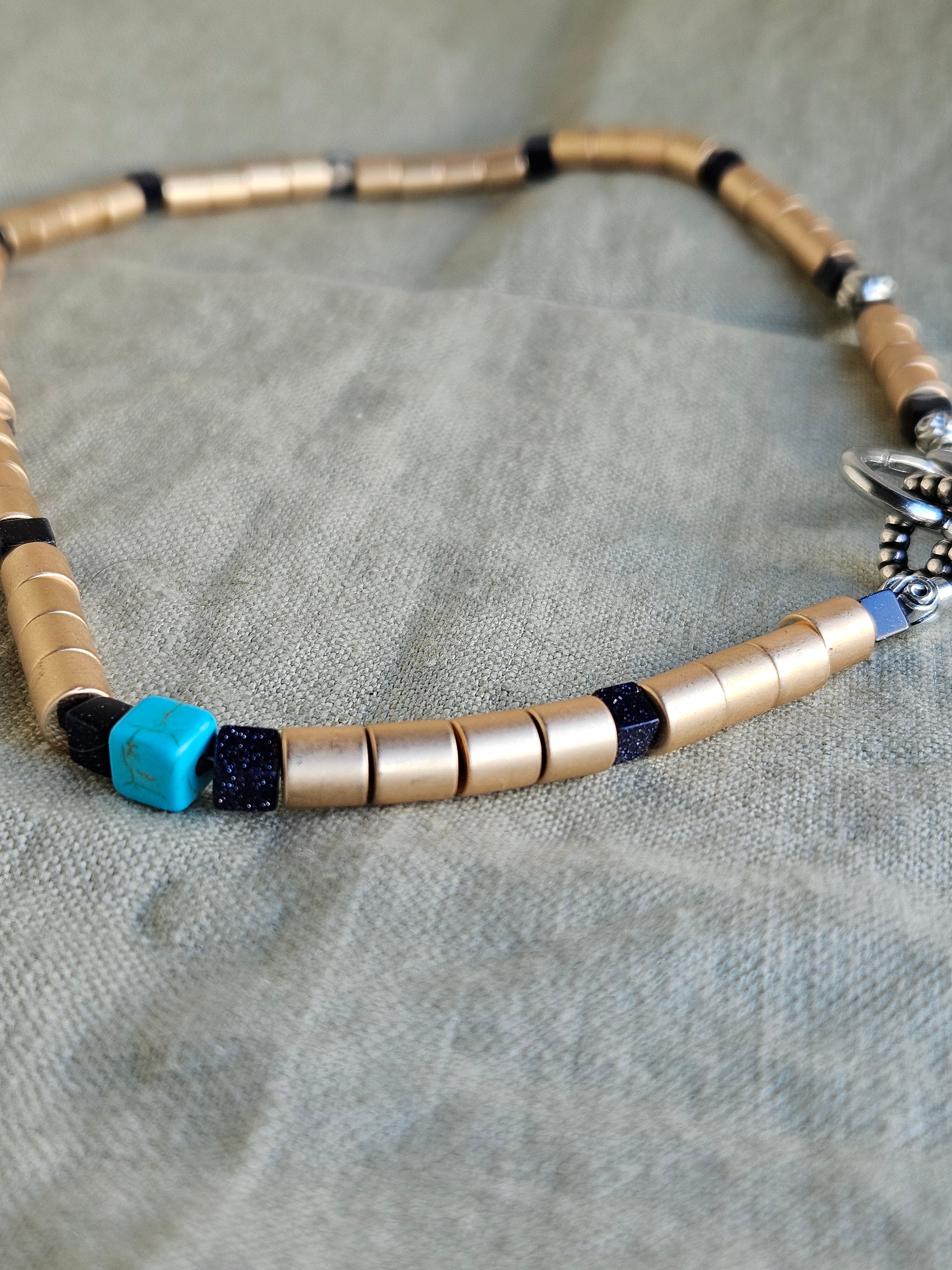 Hematite si goldstone