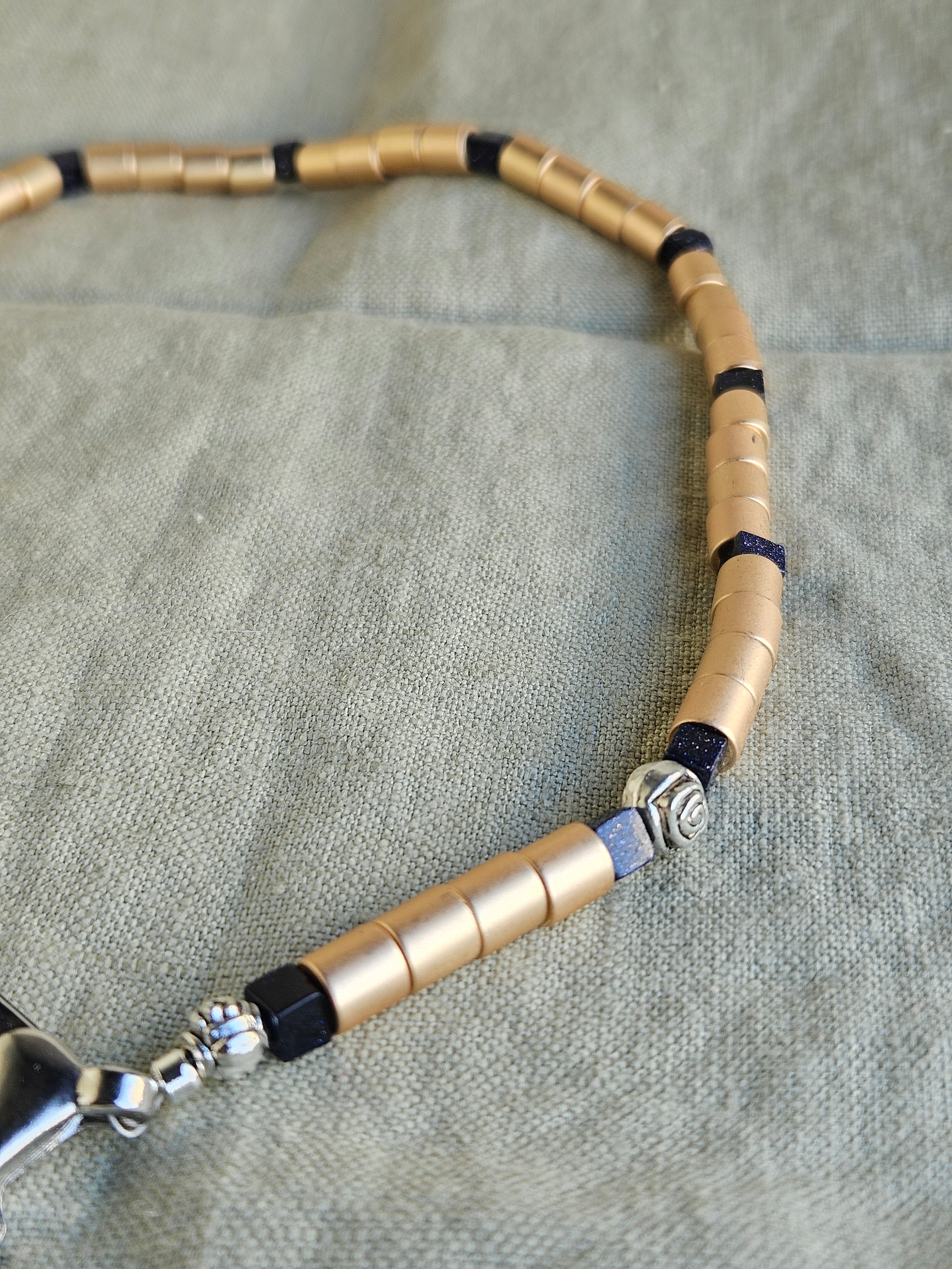 Hematite si goldstone