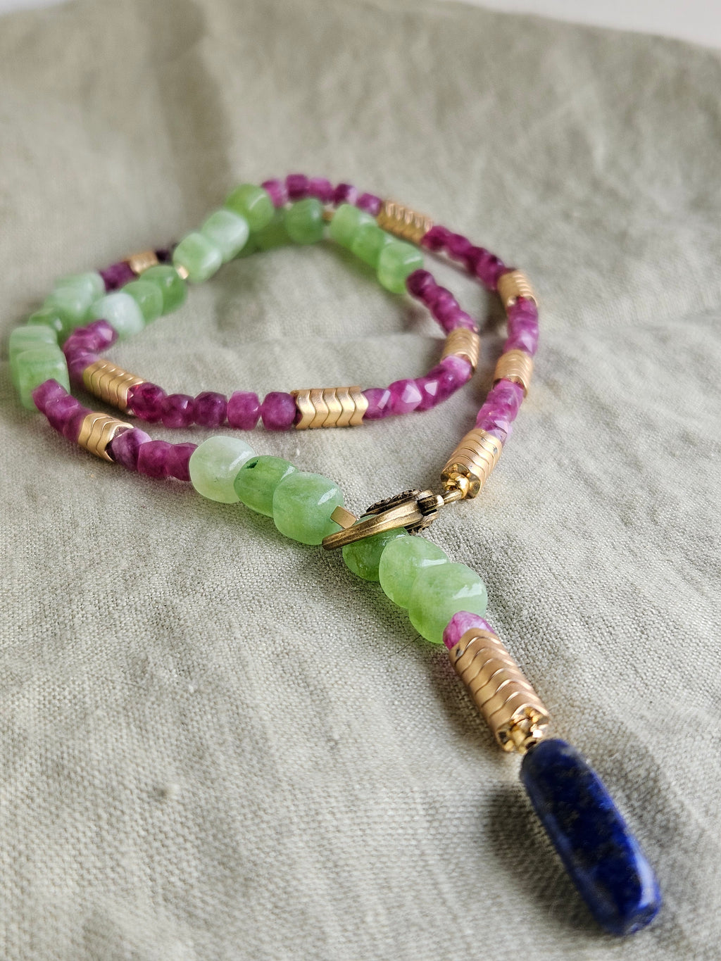Jad de doua culori si hematite
