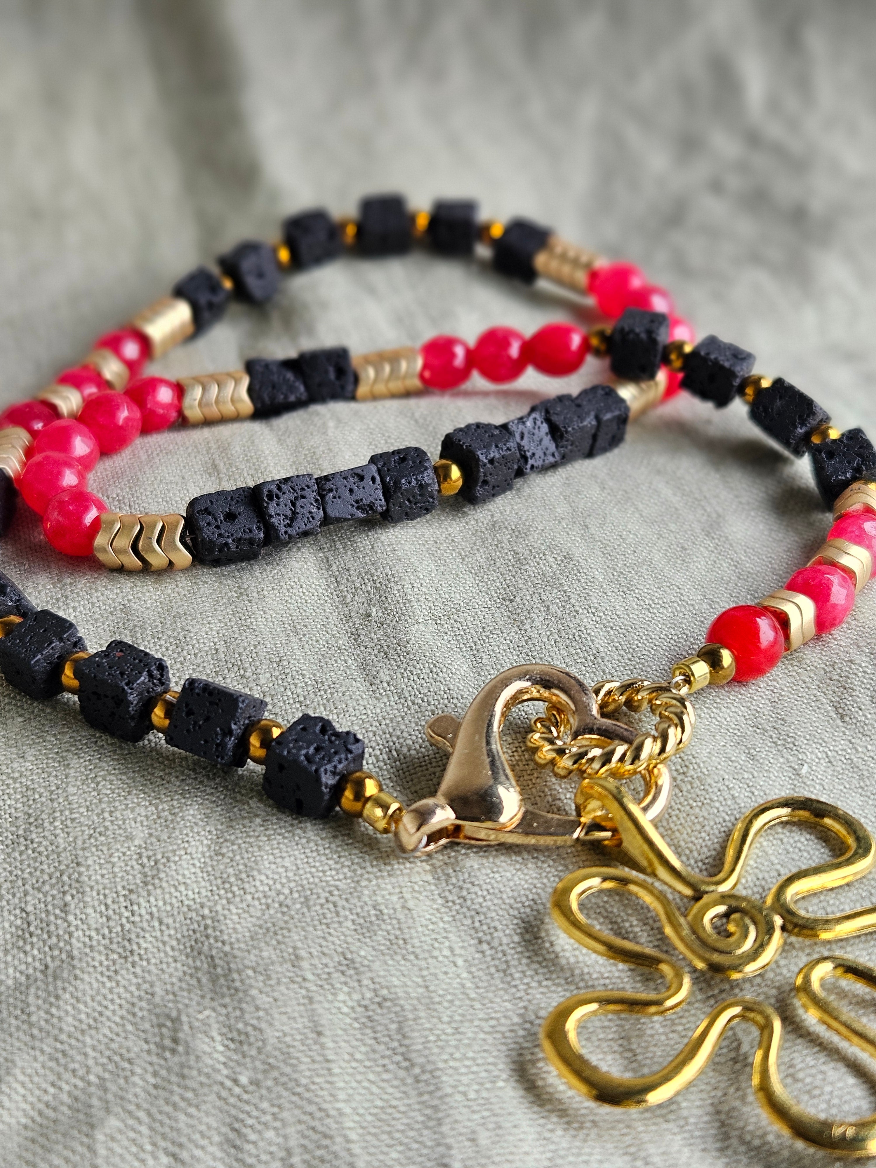Agat rosu, lavastone si hematite
