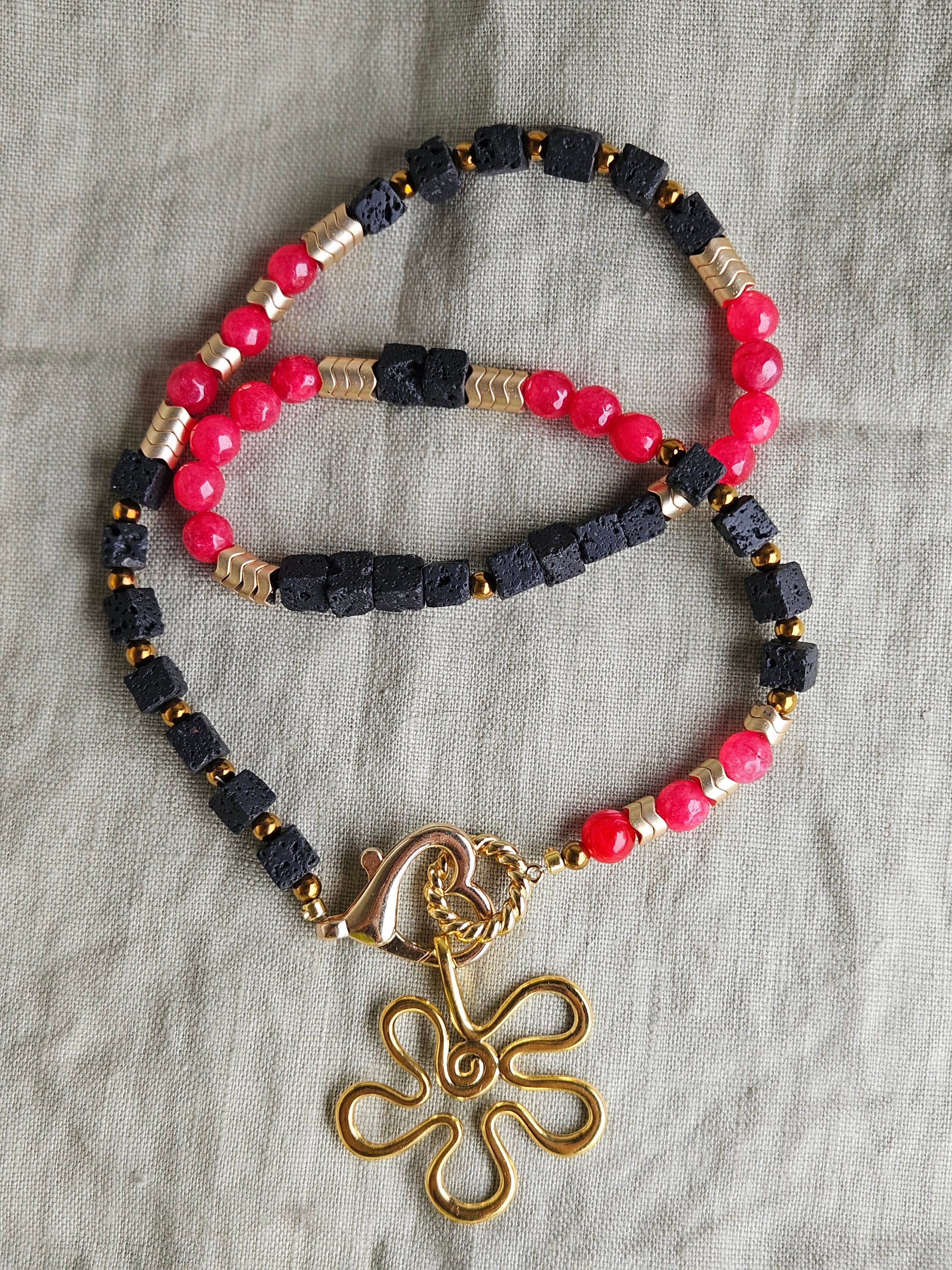 Agat rosu, lavastone si hematite