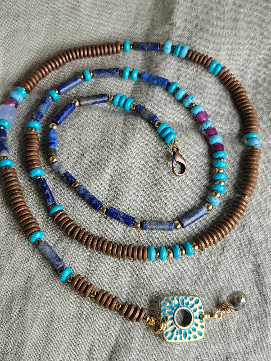 Hematit, lapis lazuli si turcoaze sntetice