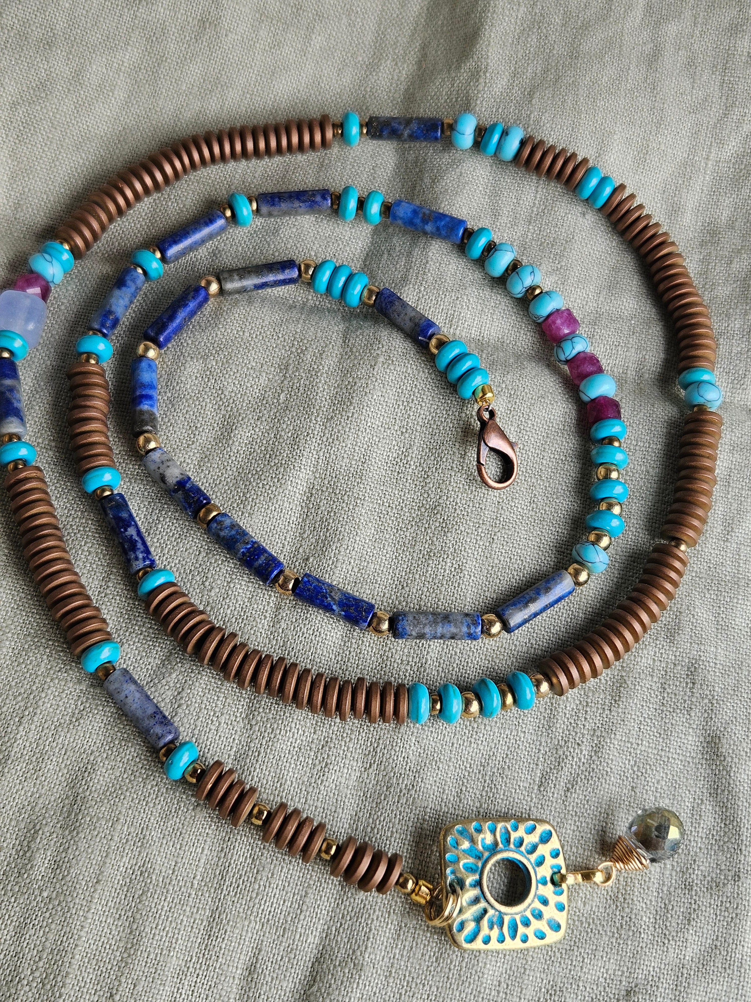 Hematit, lapis lazuli si turcoaze sntetice