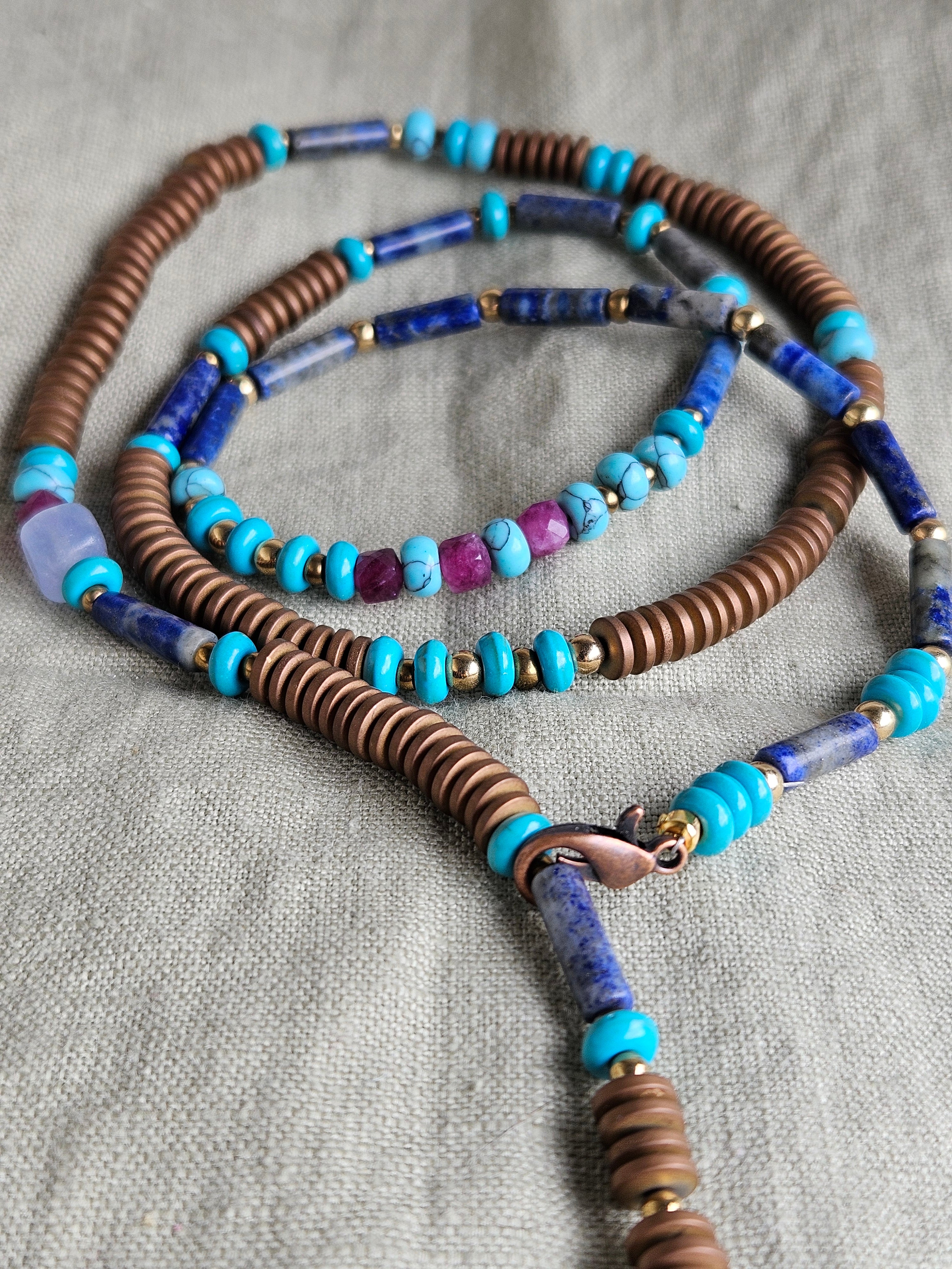 Hematit, lapis lazuli si turcoaze sntetice