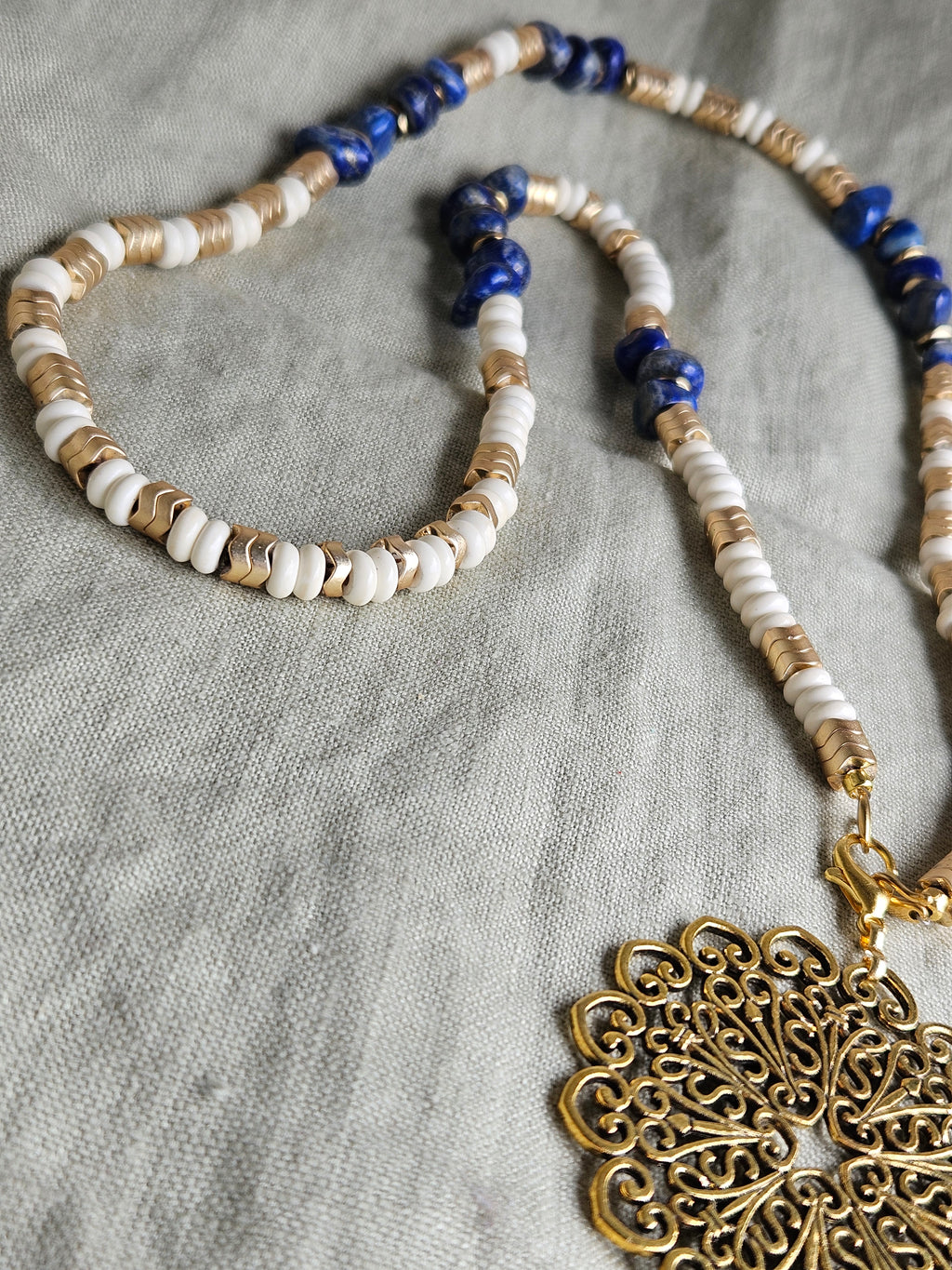 Lapis, hematite mate si coral sintetic