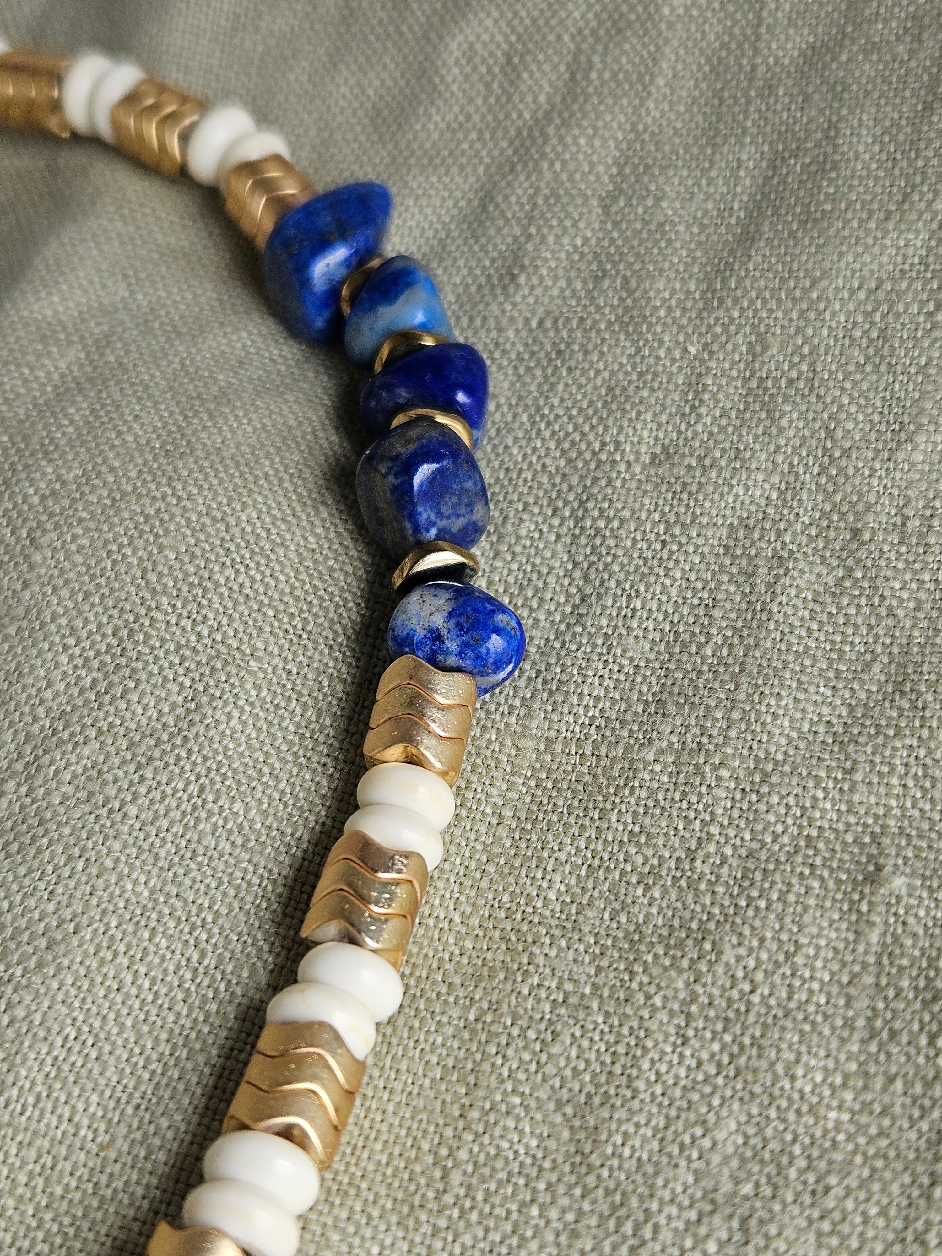 Lapis, hematite mate si coral sintetic