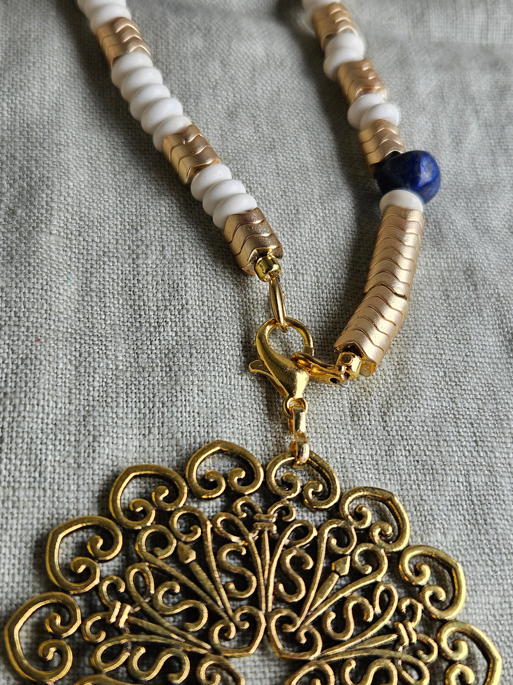 Lapis, hematite mate si coral sintetic