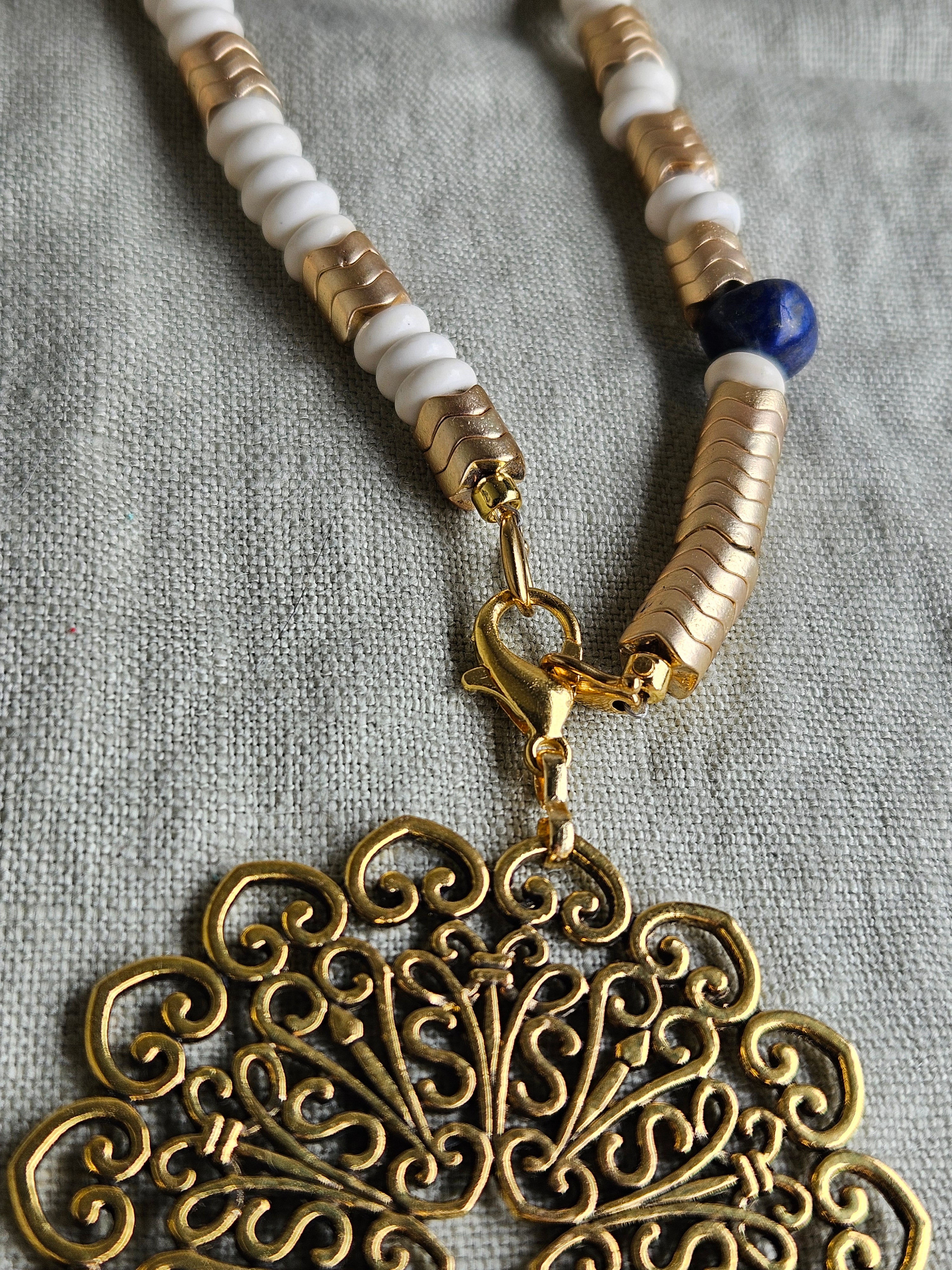 Lapis, hematite mate si coral sintetic