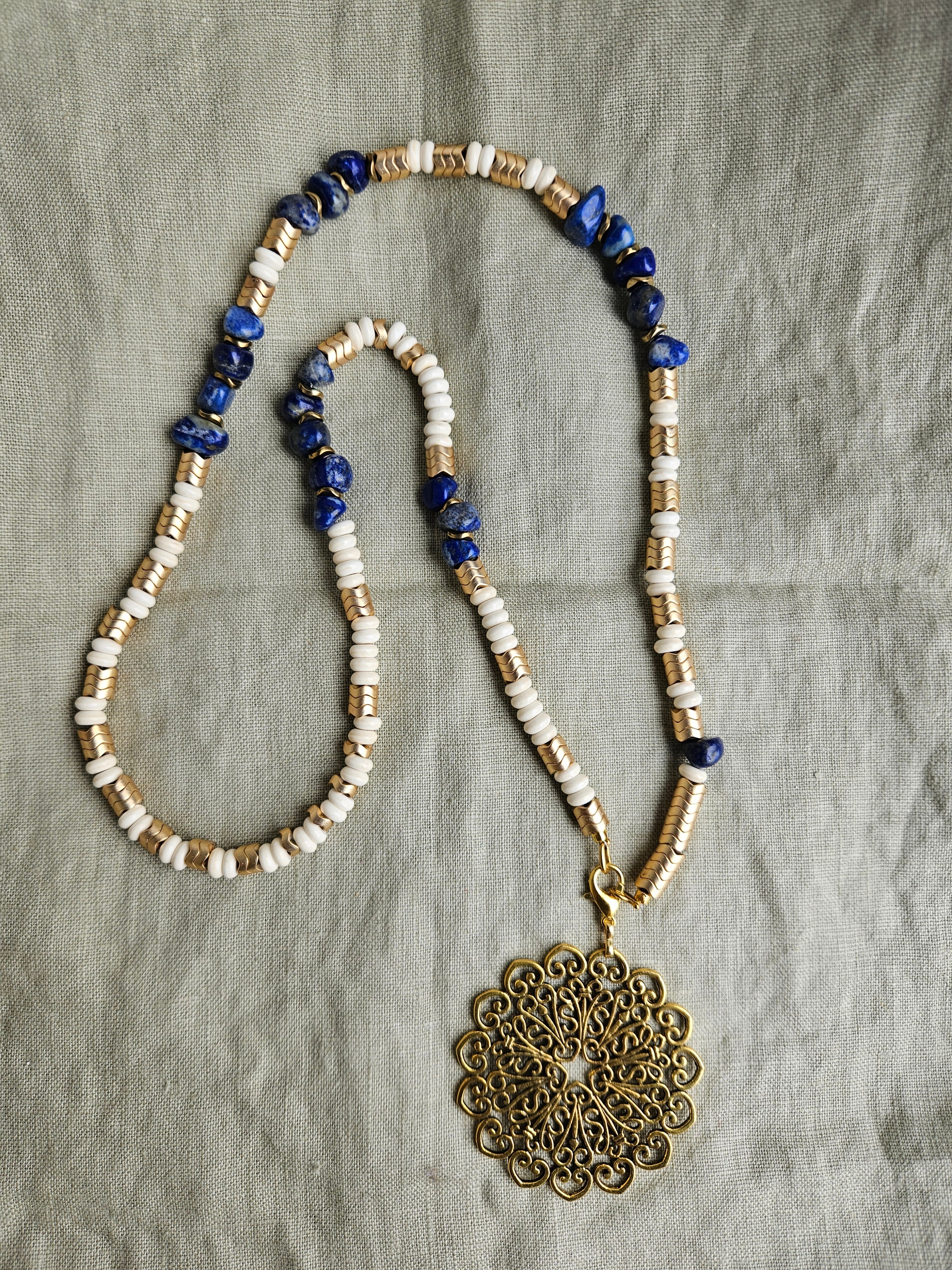 Lapis, hematite mate si coral sintetic