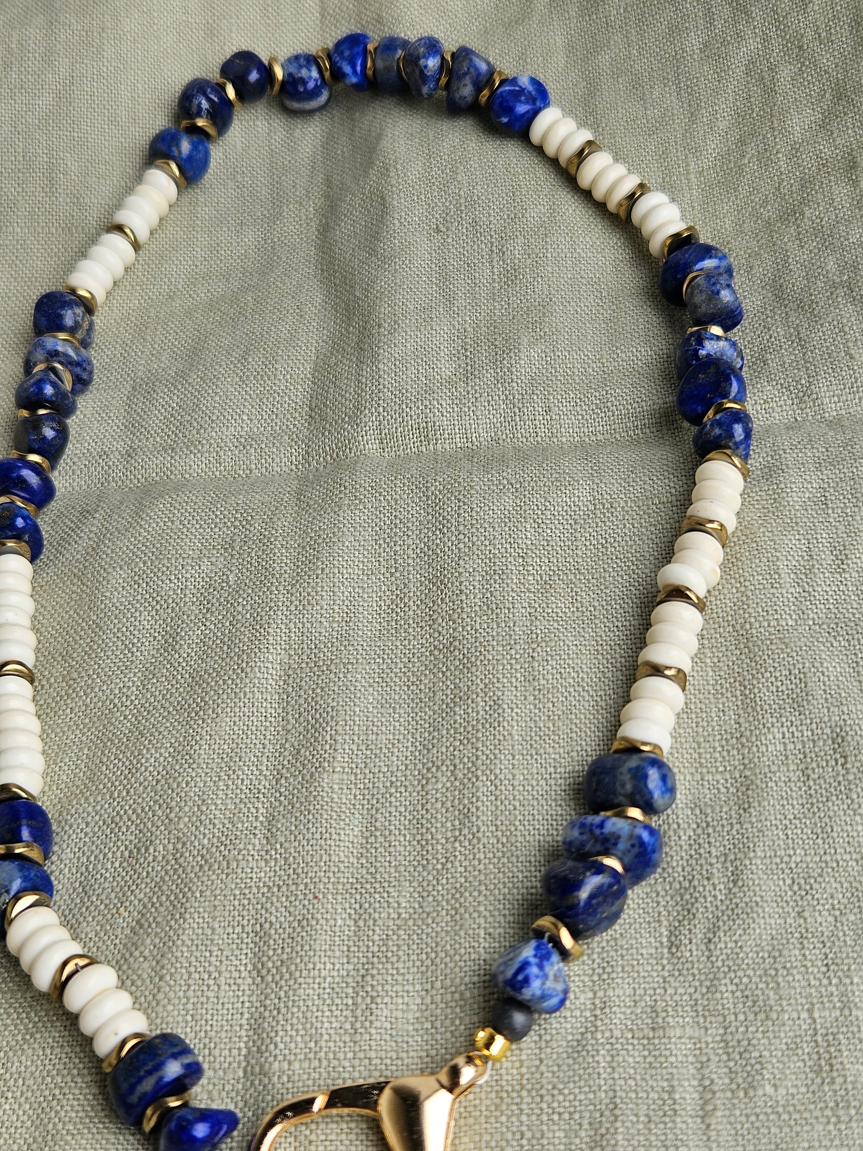 Lapis lazuli, coral sintetic si hematite