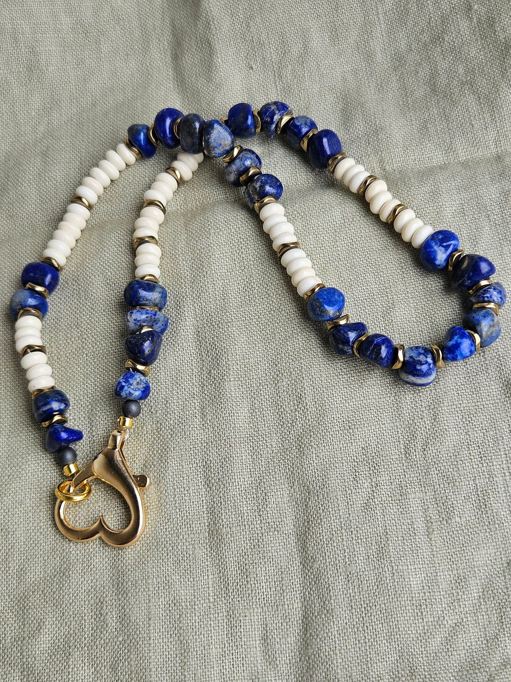 Lapis lazuli, coral sintetic si hematite