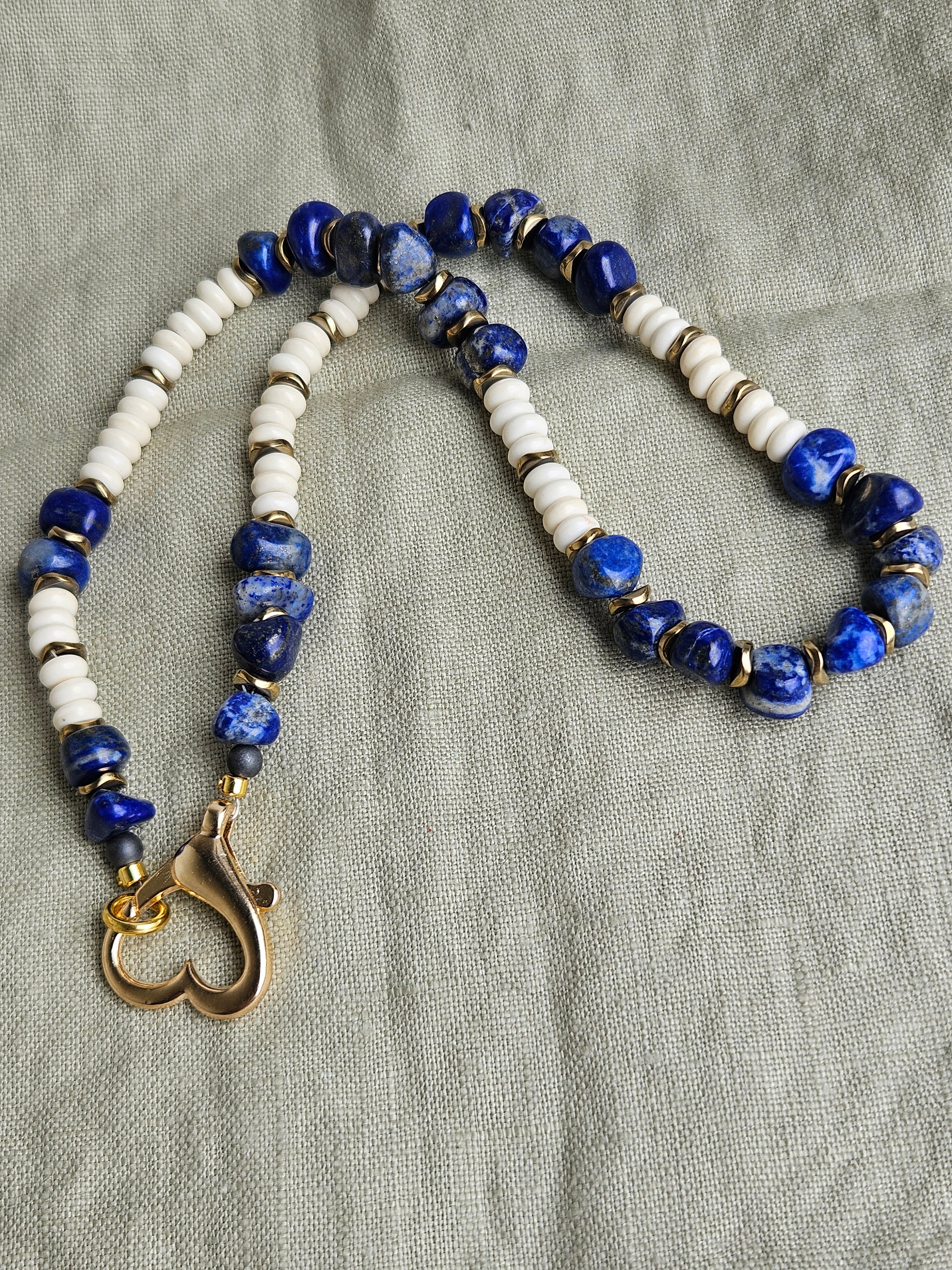 Lapis lazuli, coral sintetic si hematite