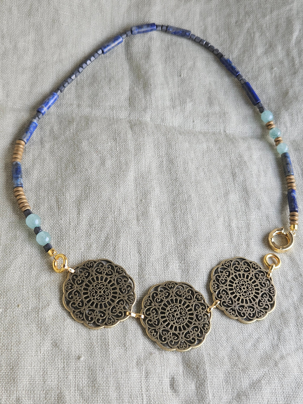Lapis lazuli, hematit si jad