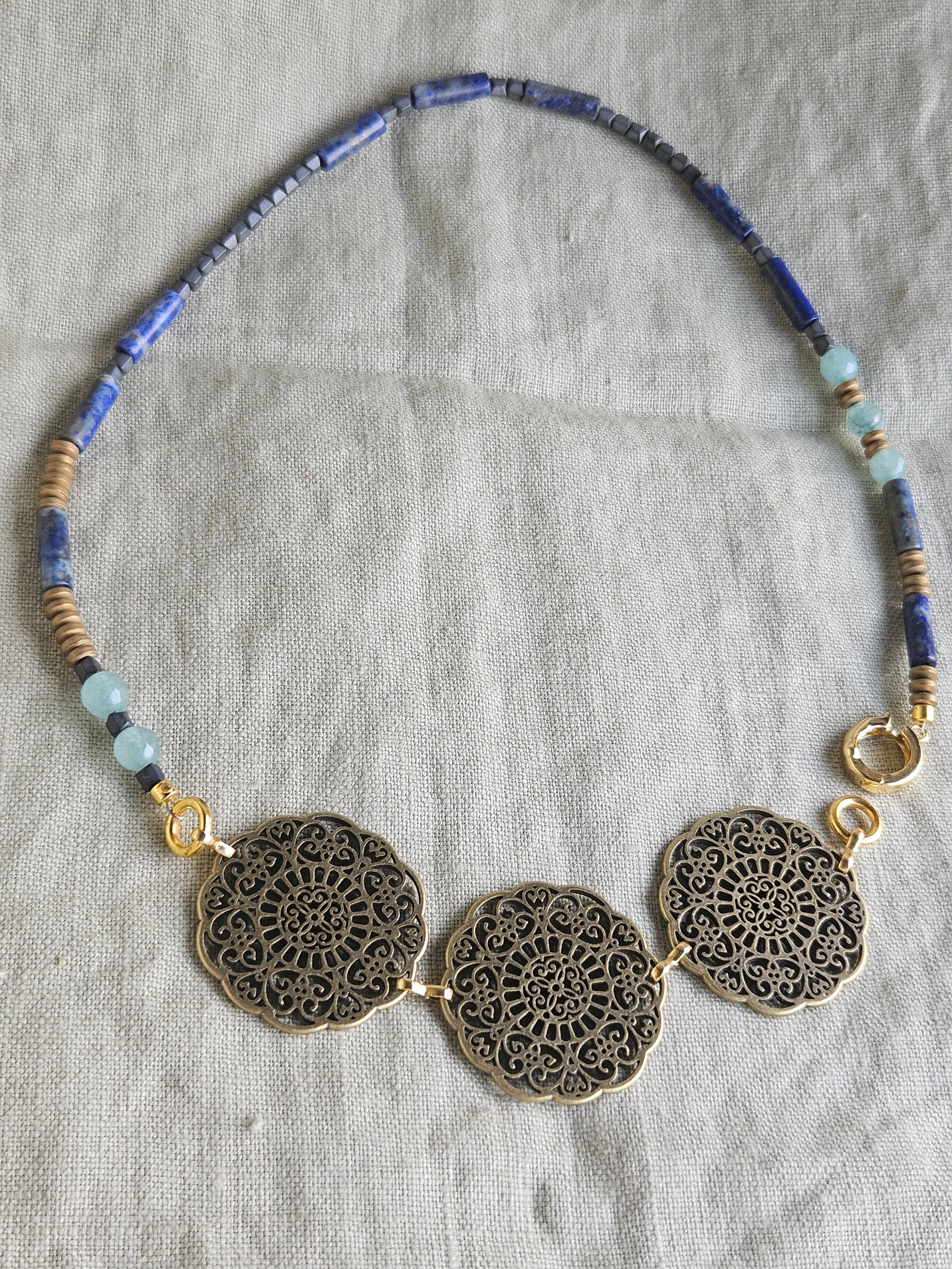 Lapis lazuli, hematit si jad