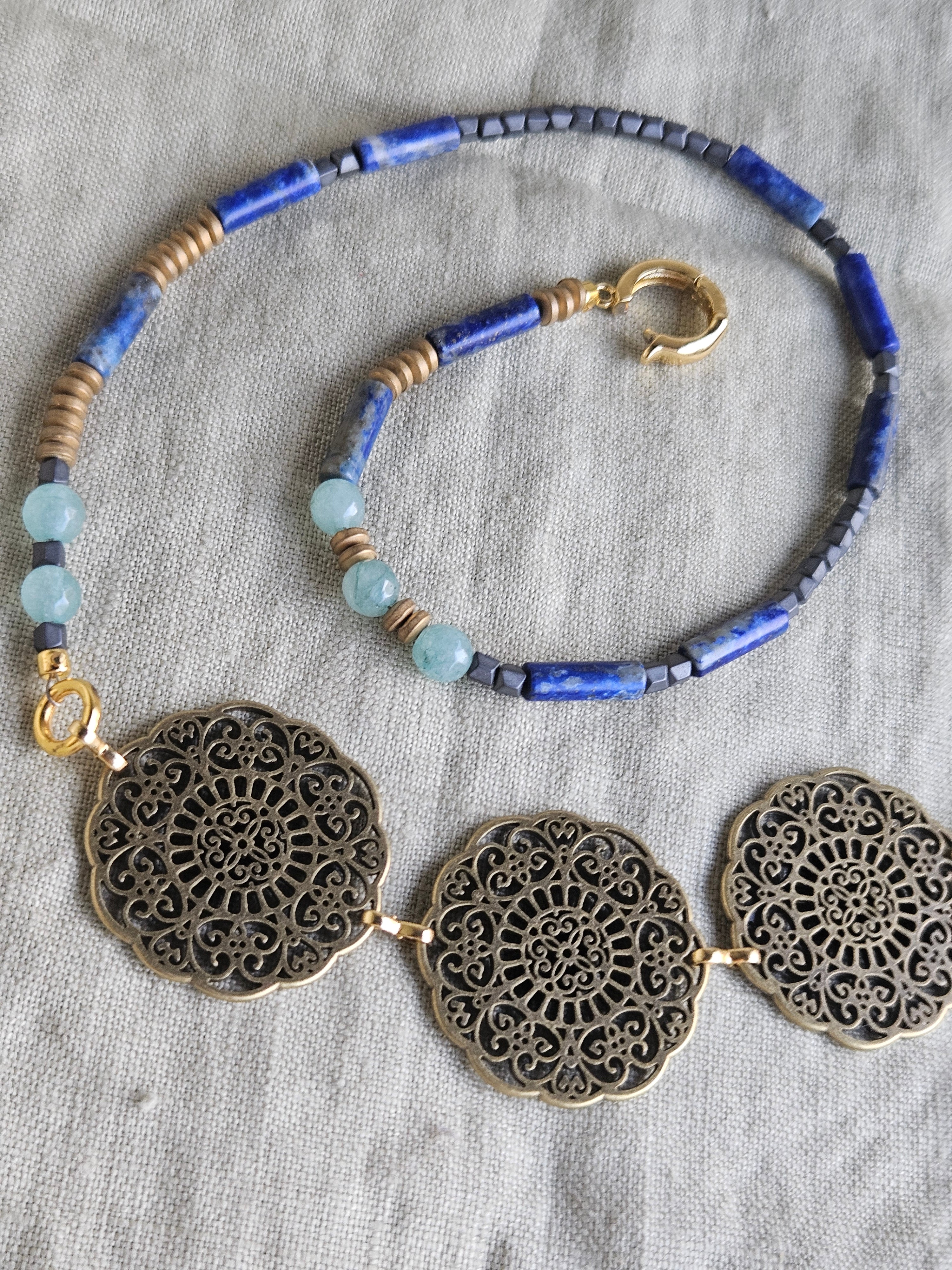 Lapis lazuli, hematit si jad