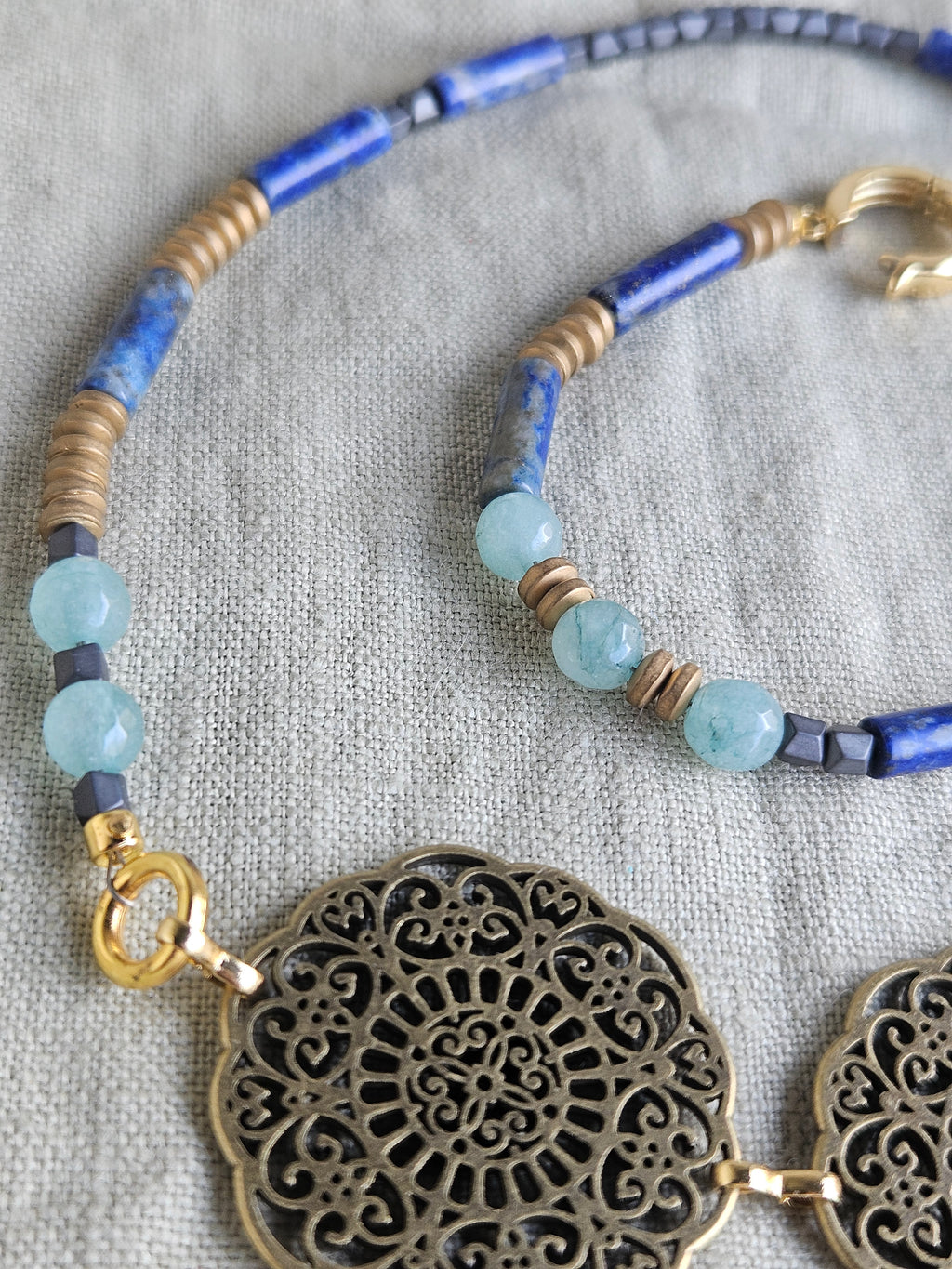 Lapis lazuli, hematit si jad
