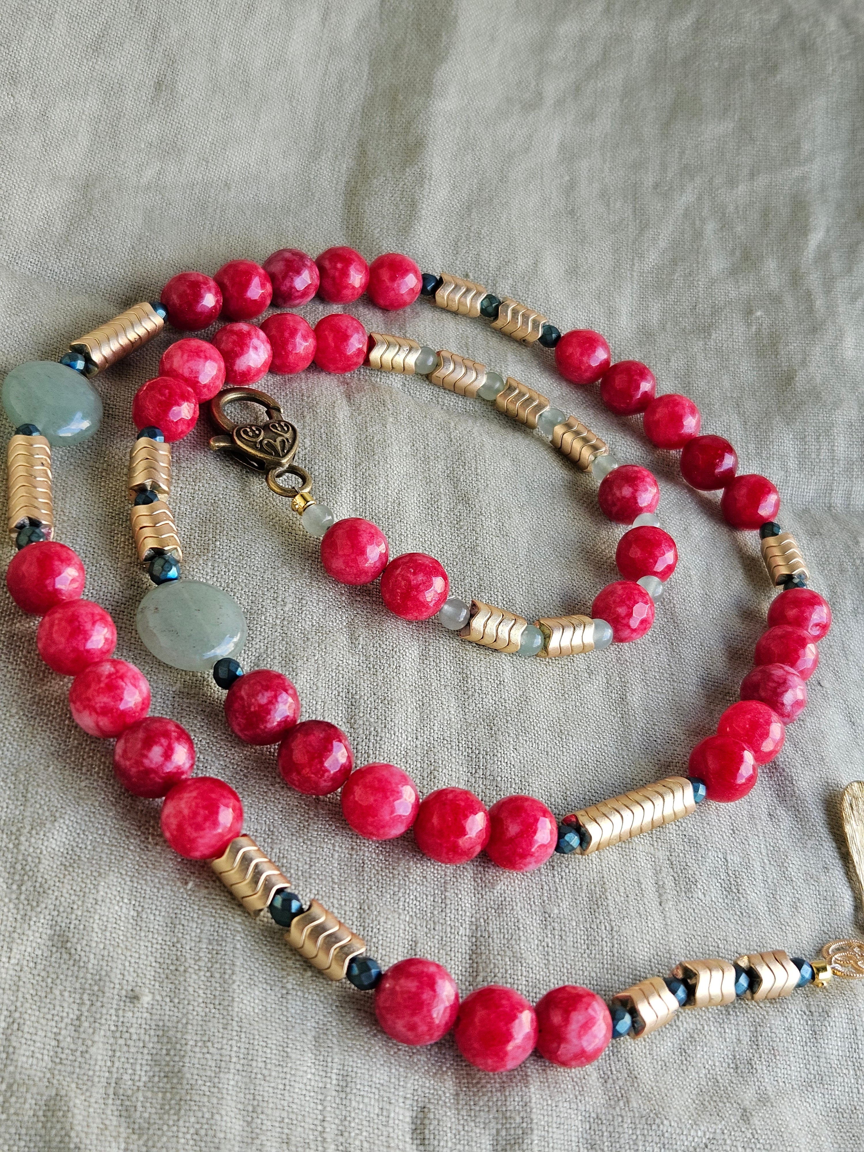 Agate, aventurin si hematite