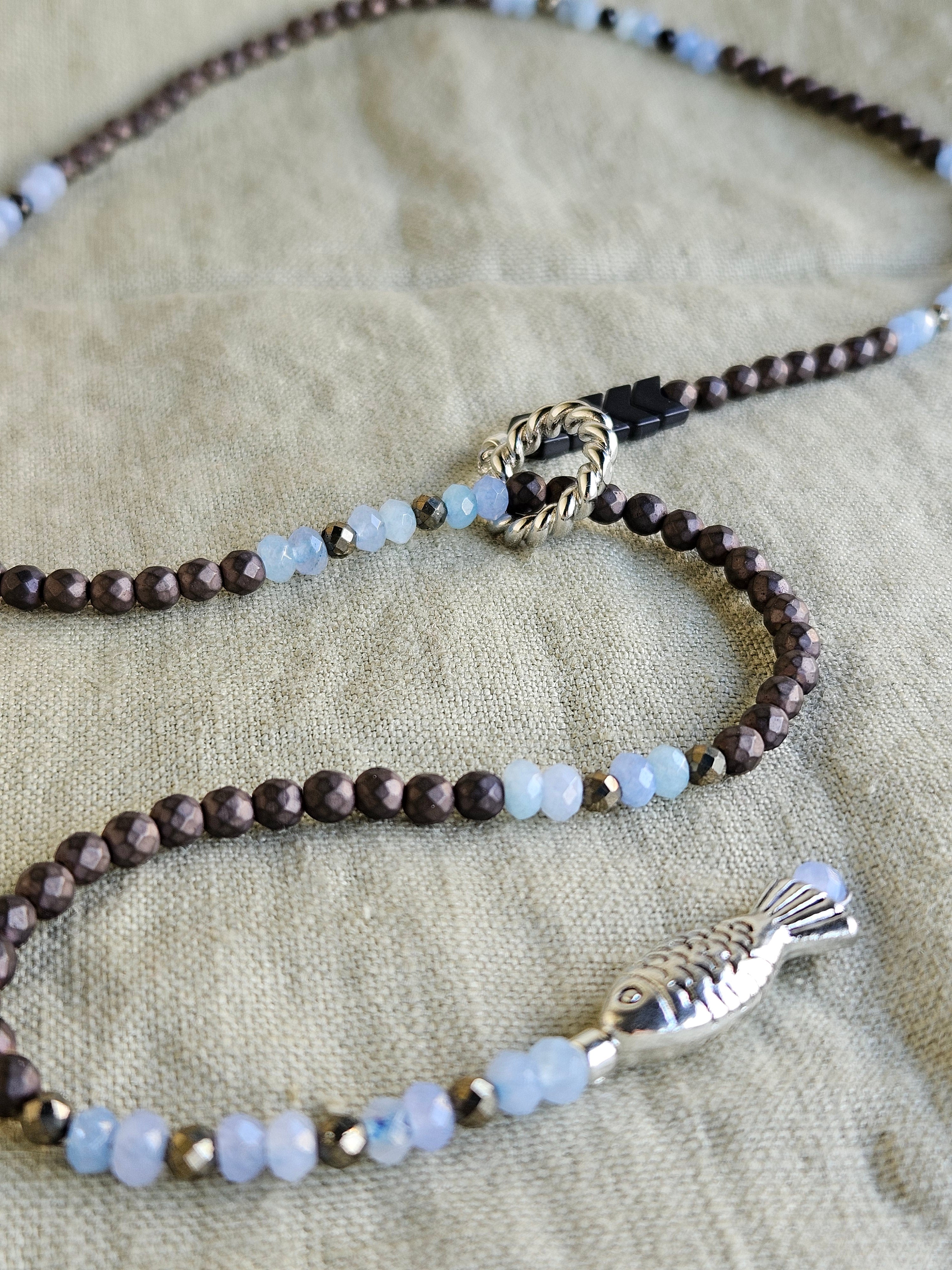 Aquamarina, pirita si hematite