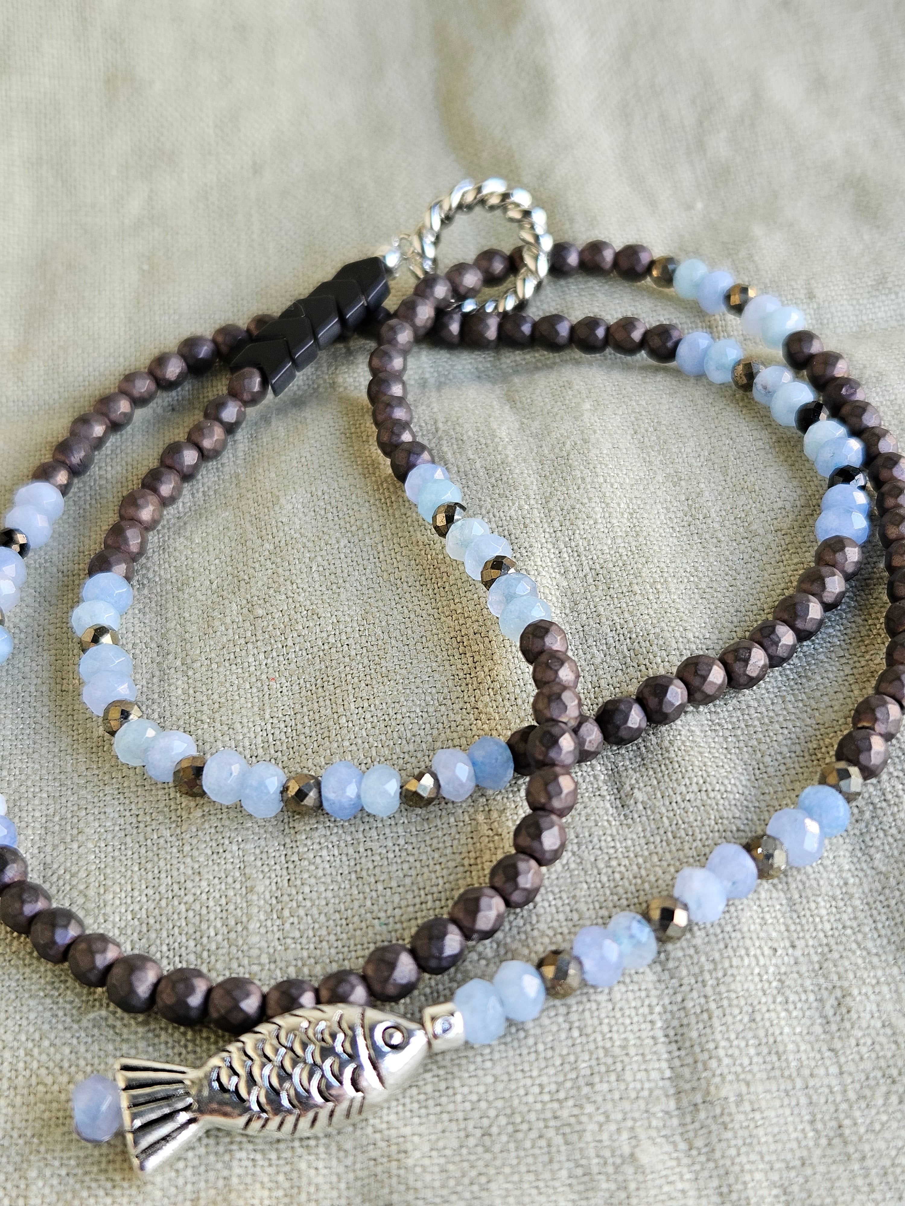 Aquamarina, pirita si hematite