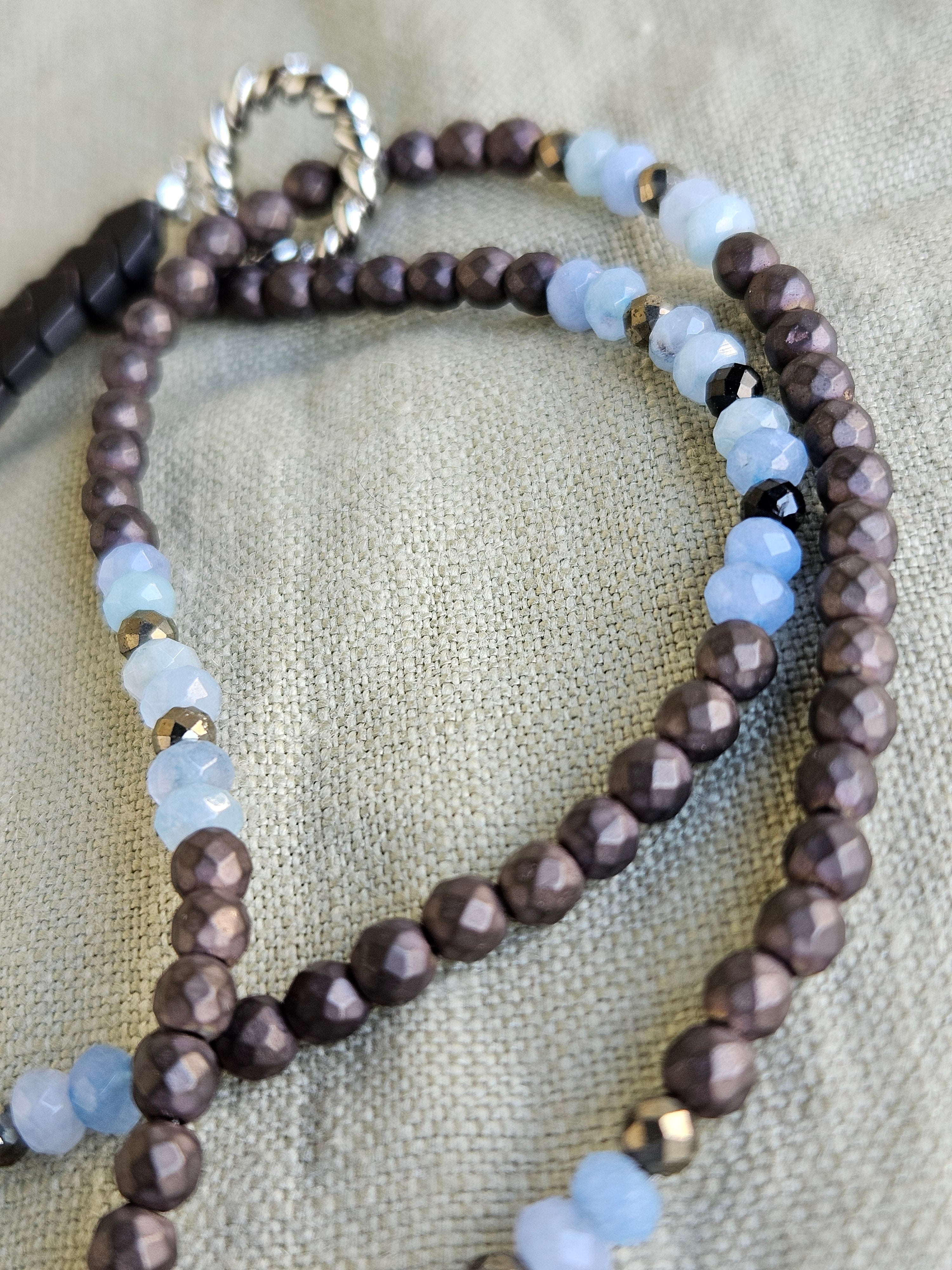 Aquamarina, pirita si hematite