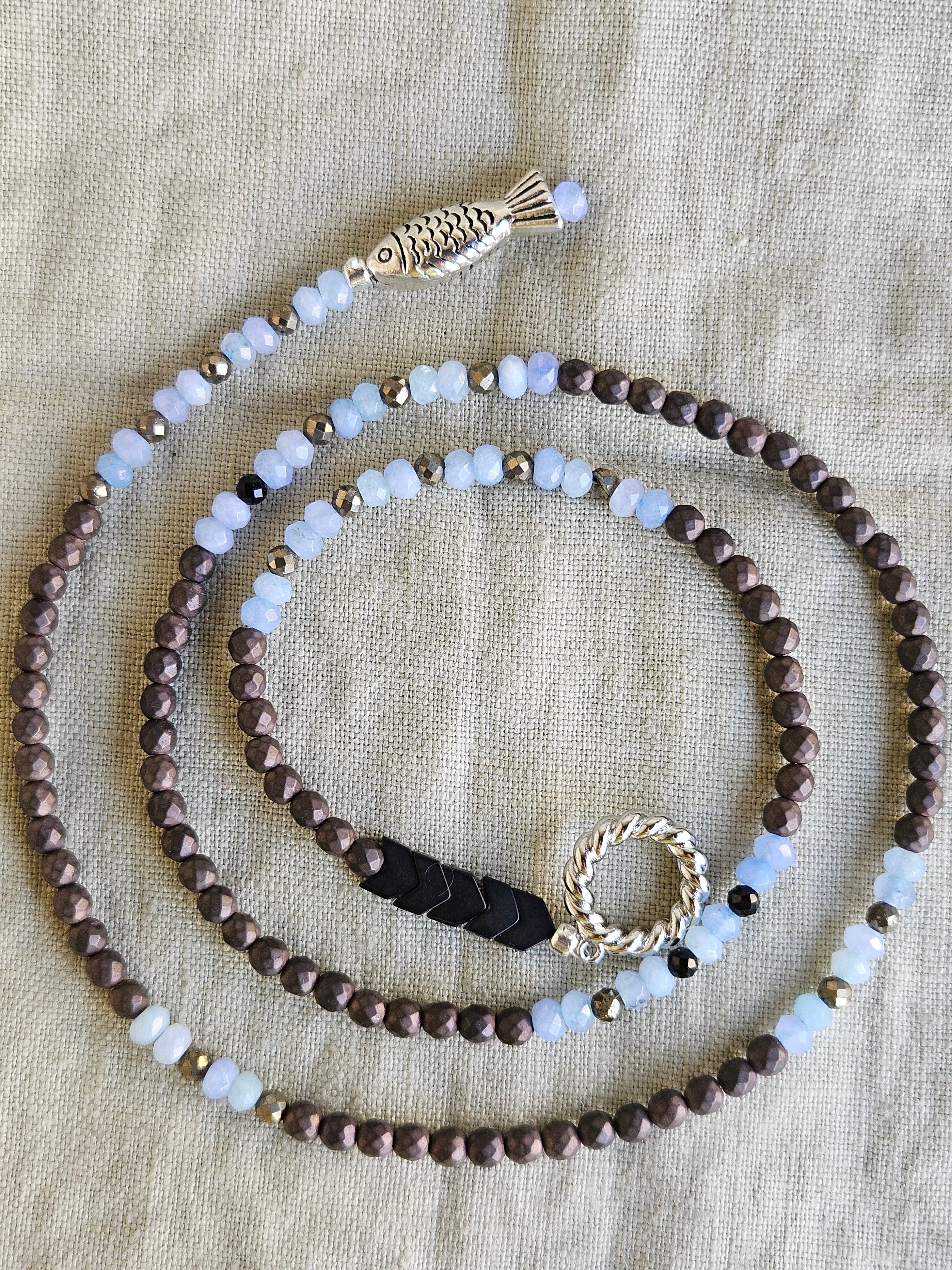 Aquamarina, pirita si hematite