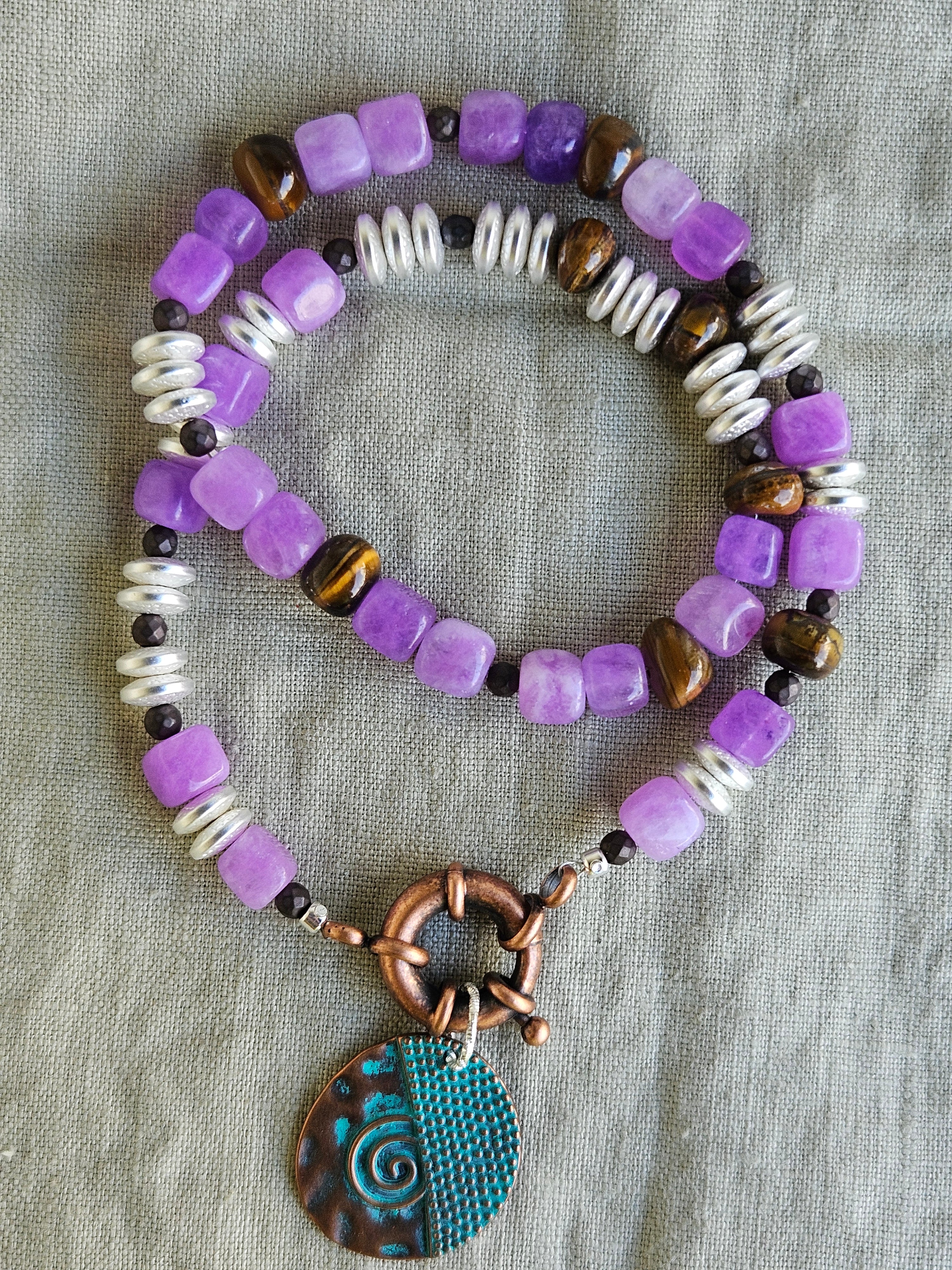 Ochi de tigru, jad si hematite